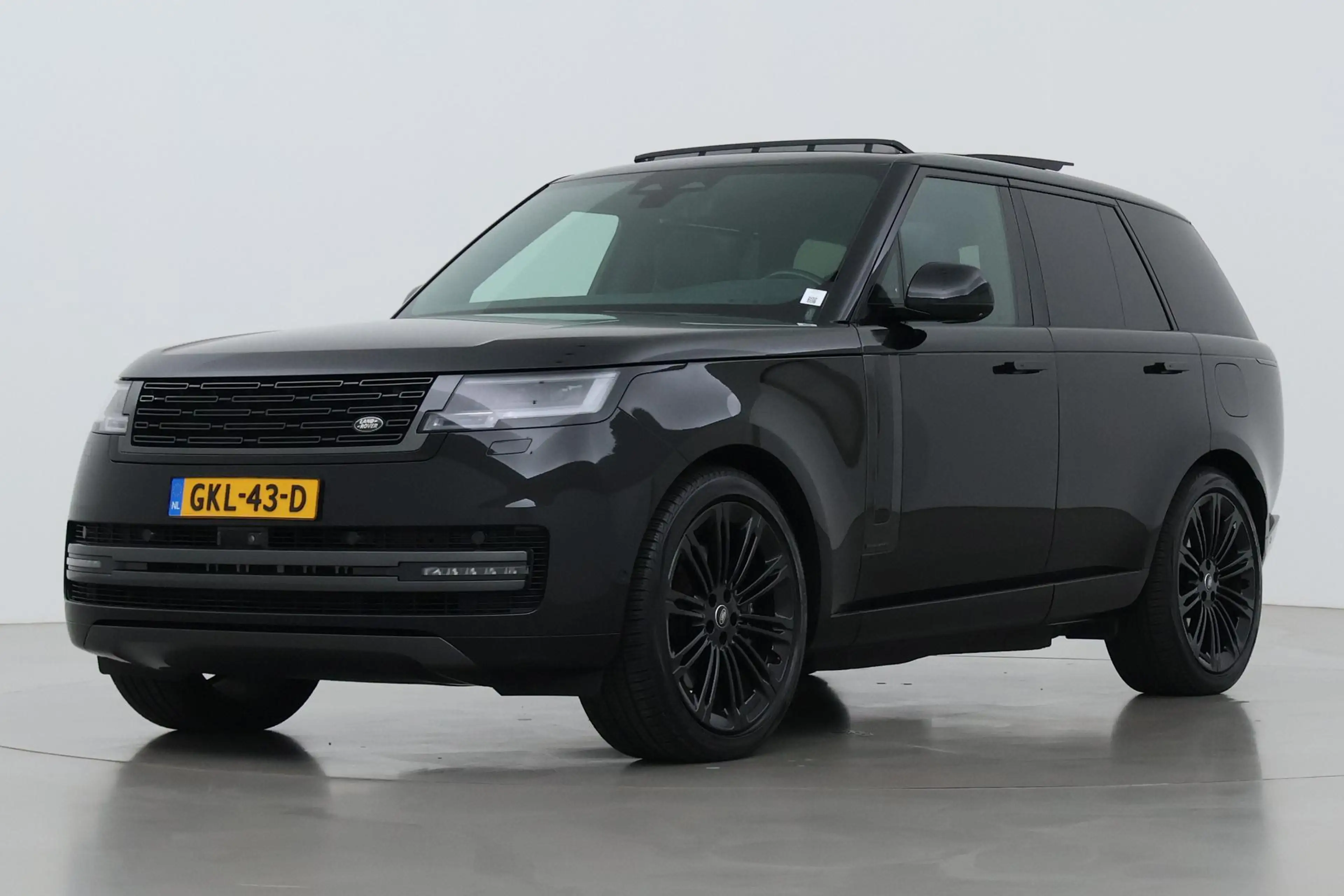 Land Rover Range Rover 3.0 P550e Autobiography | Rear Seat Entertainment — photo 8