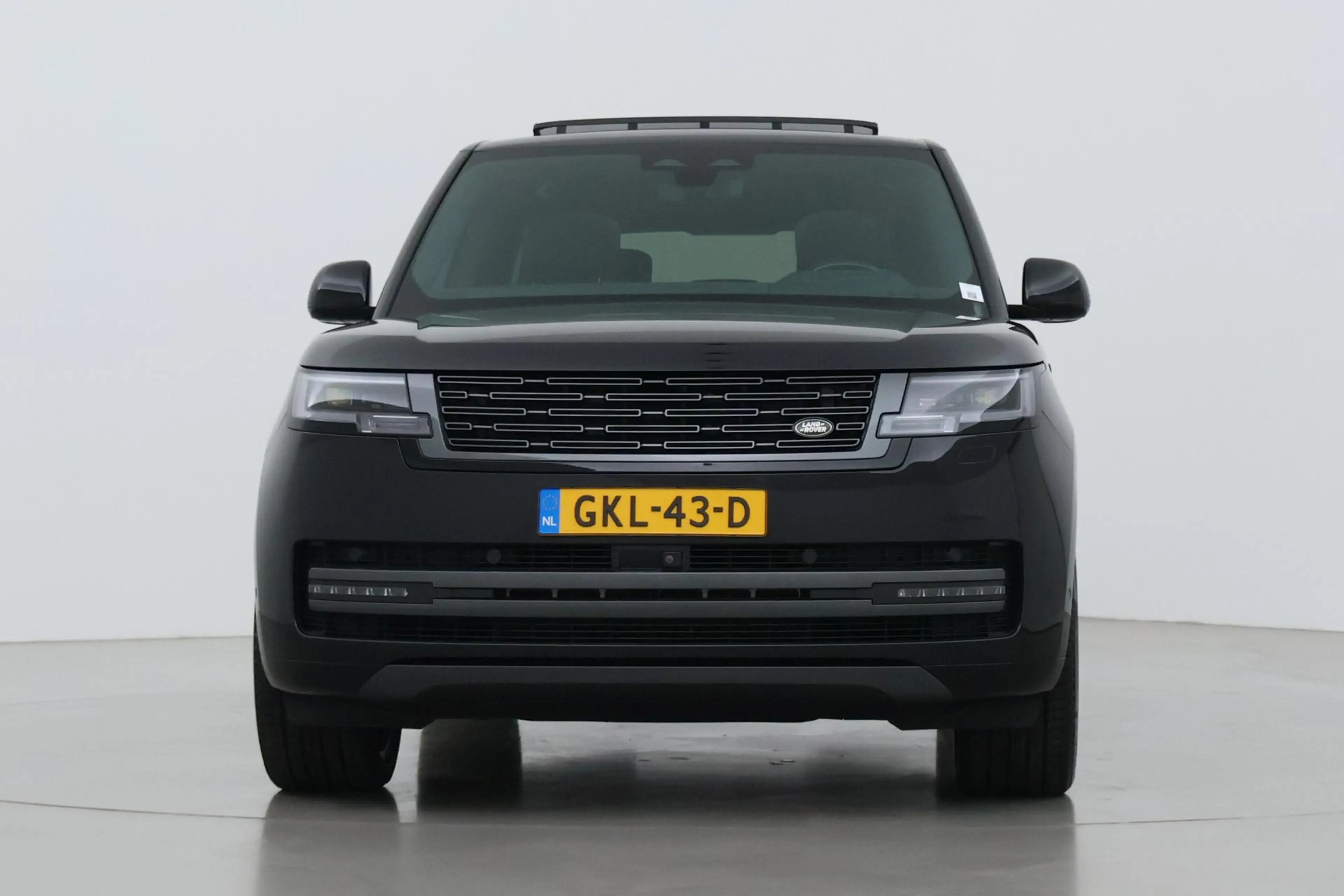 Land Rover Range Rover 3.0 P550e Autobiography | Rear Seat Entertainment — photo 16