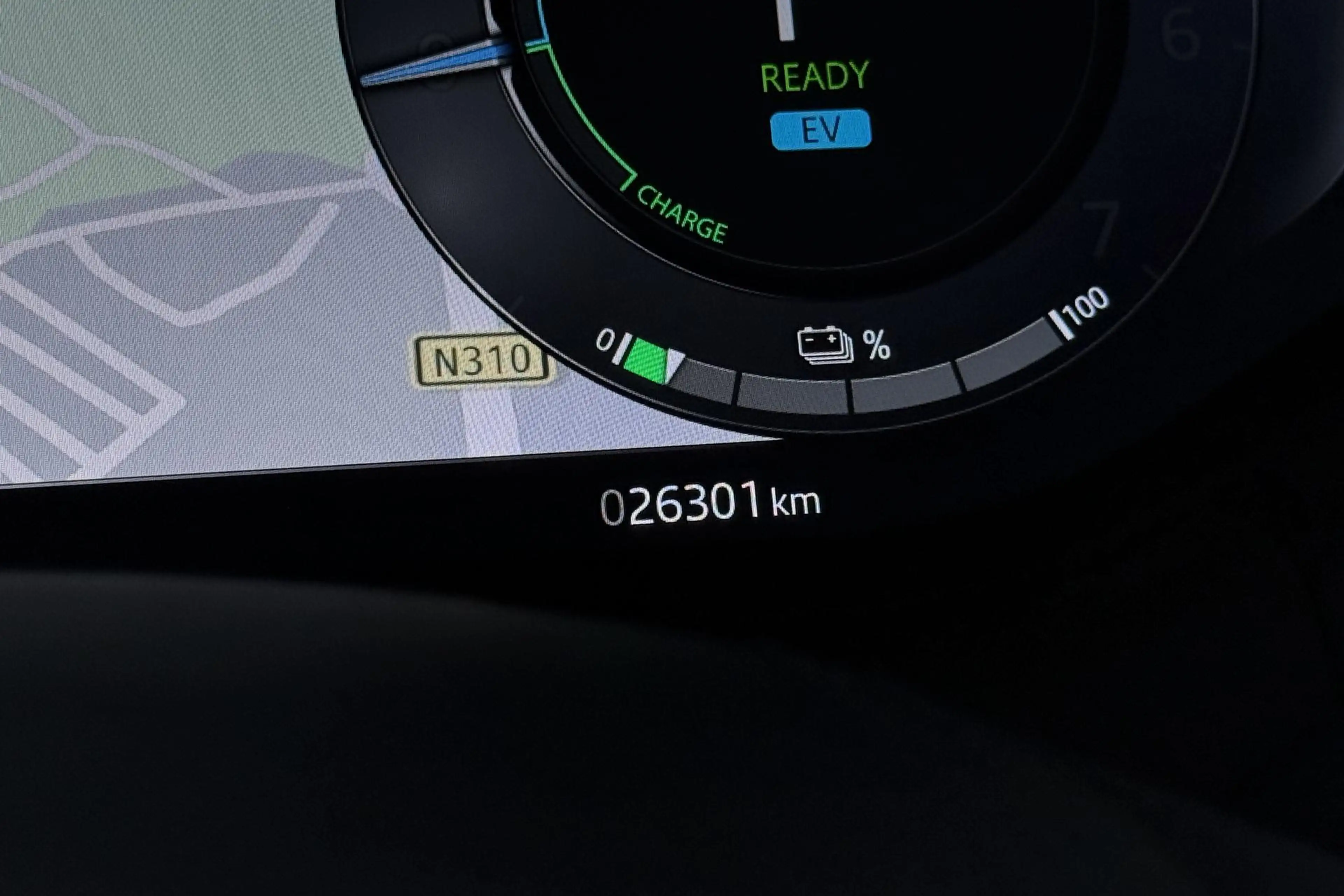 Land Rover Range Rover 3.0 P550e Autobiography | Rear Seat Entertainment — photo 20