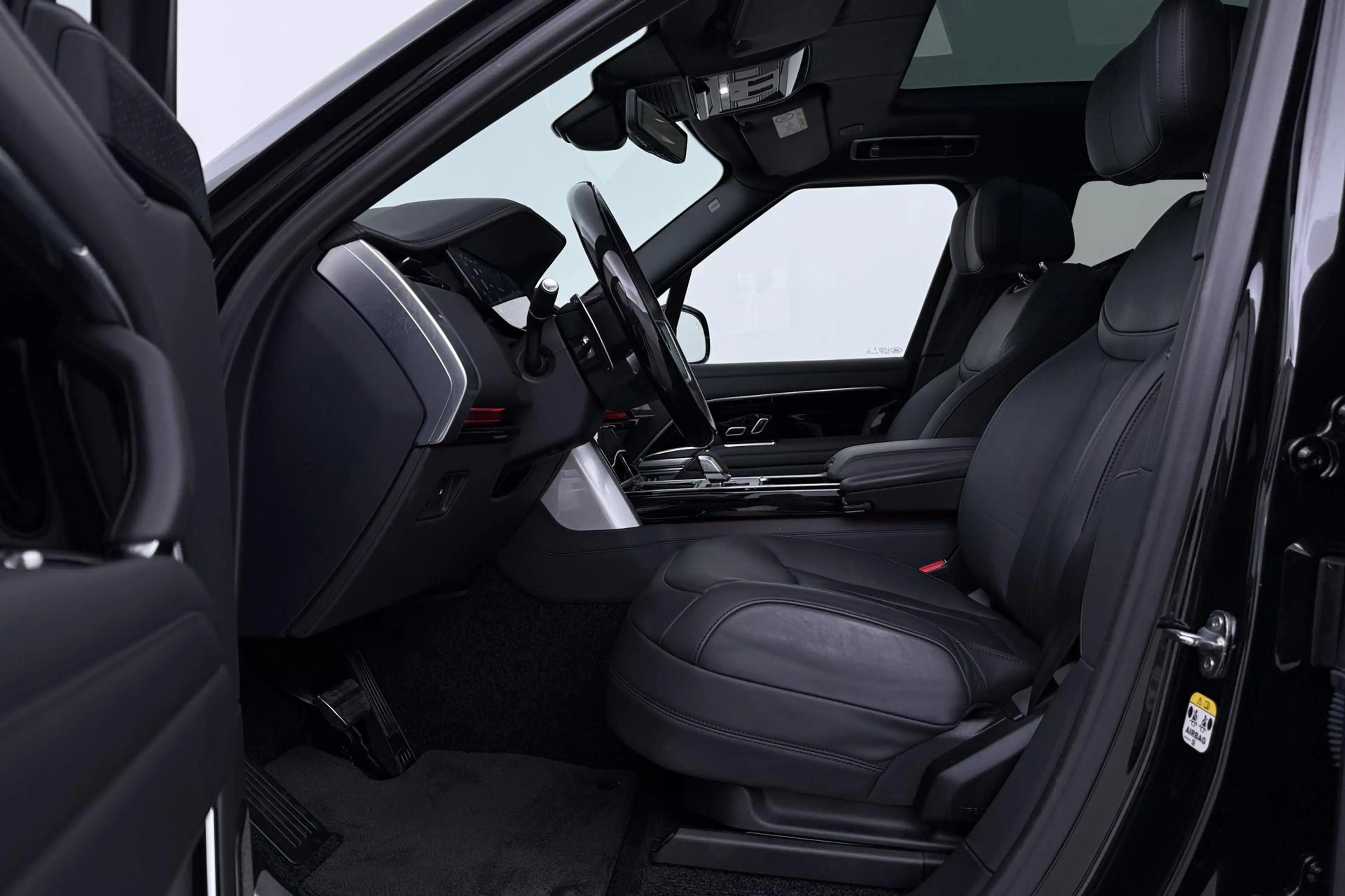 Land Rover Range Rover 3.0 P550e Autobiography | Rear Seat Entertainment — photo 3