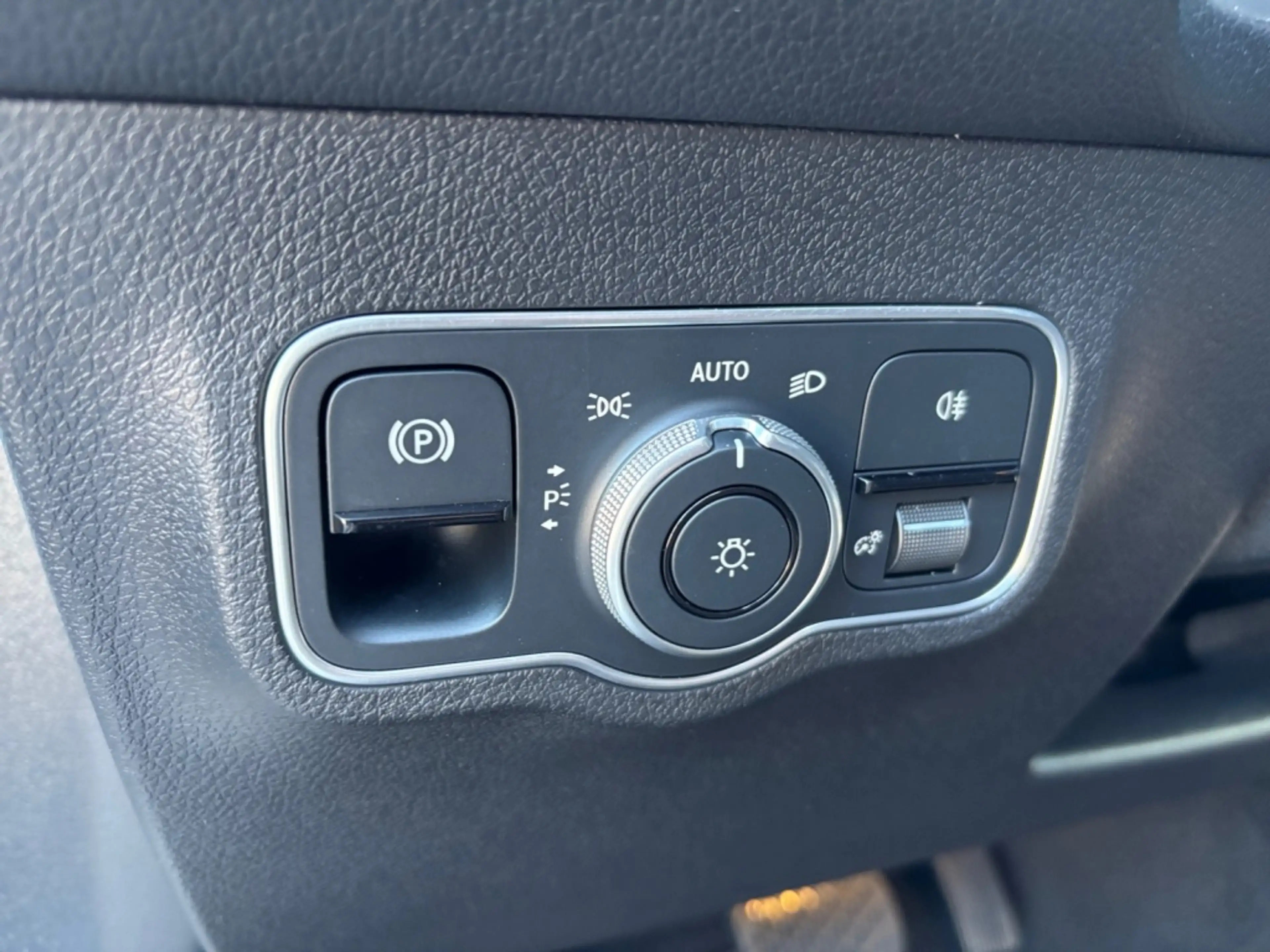 Mercedes-Benz EQB 250 + Night*Electric Art*LED*Distronic*AHK* — photo 15