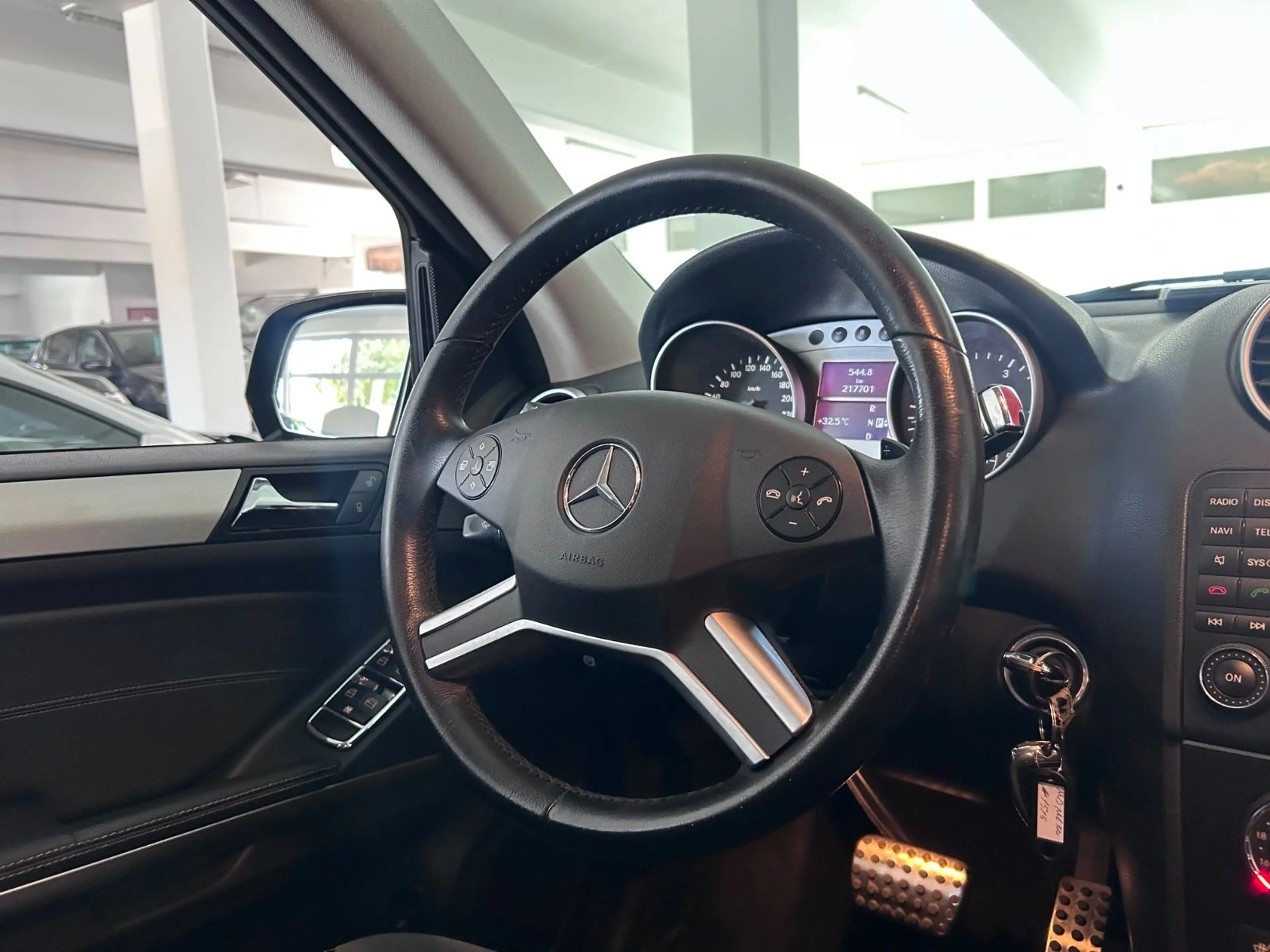 Mercedes-Benz ML 320 CDI 4Matic — photo 14