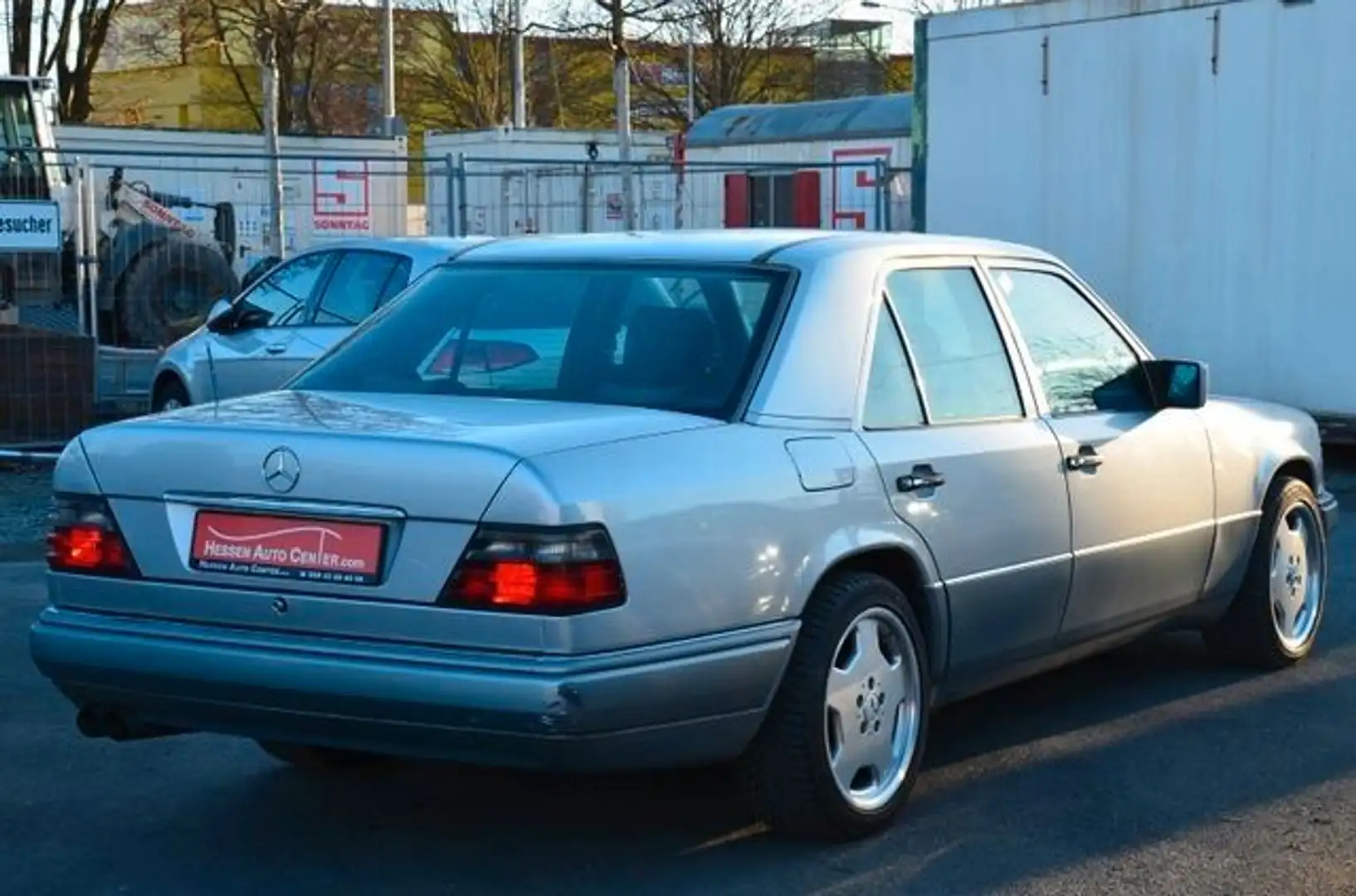 Mercedes-Benz E 280 Lim.Autom*TÜV*Klima*eSD*Deutsche Autos Silber - 2