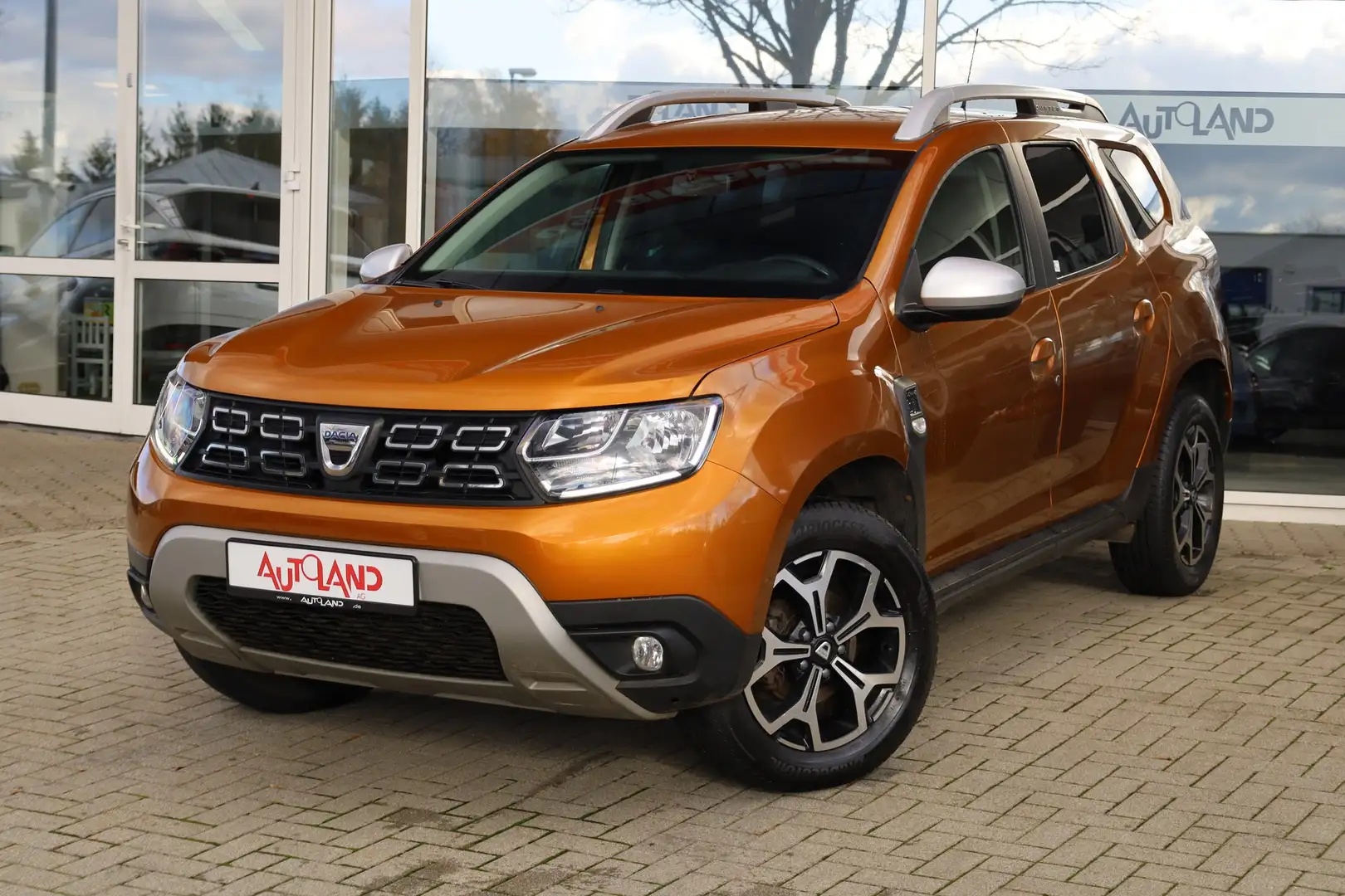 Dacia Duster II 1.6 SCe 4WD Tempomat AHK DAB Orange - 2