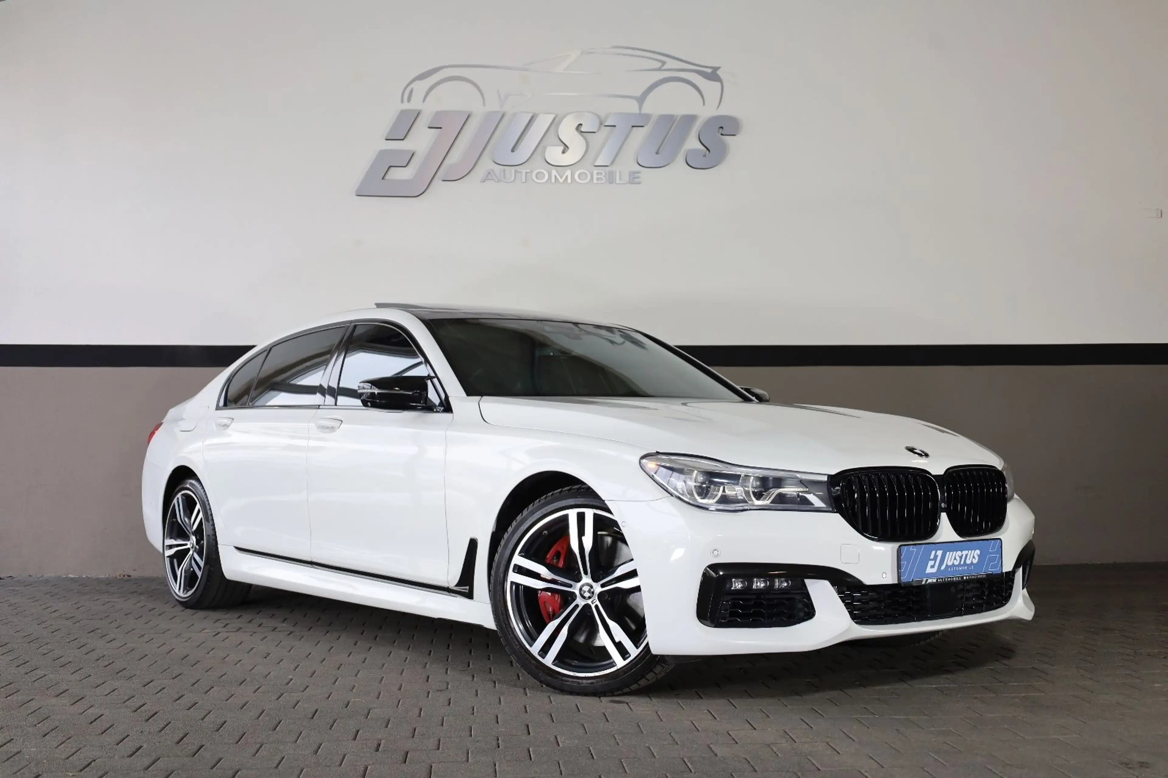 BMW 750 Li/M/360*/HUD/MASSAGE/SKYLOUNGE/B&W/PANO/R20
