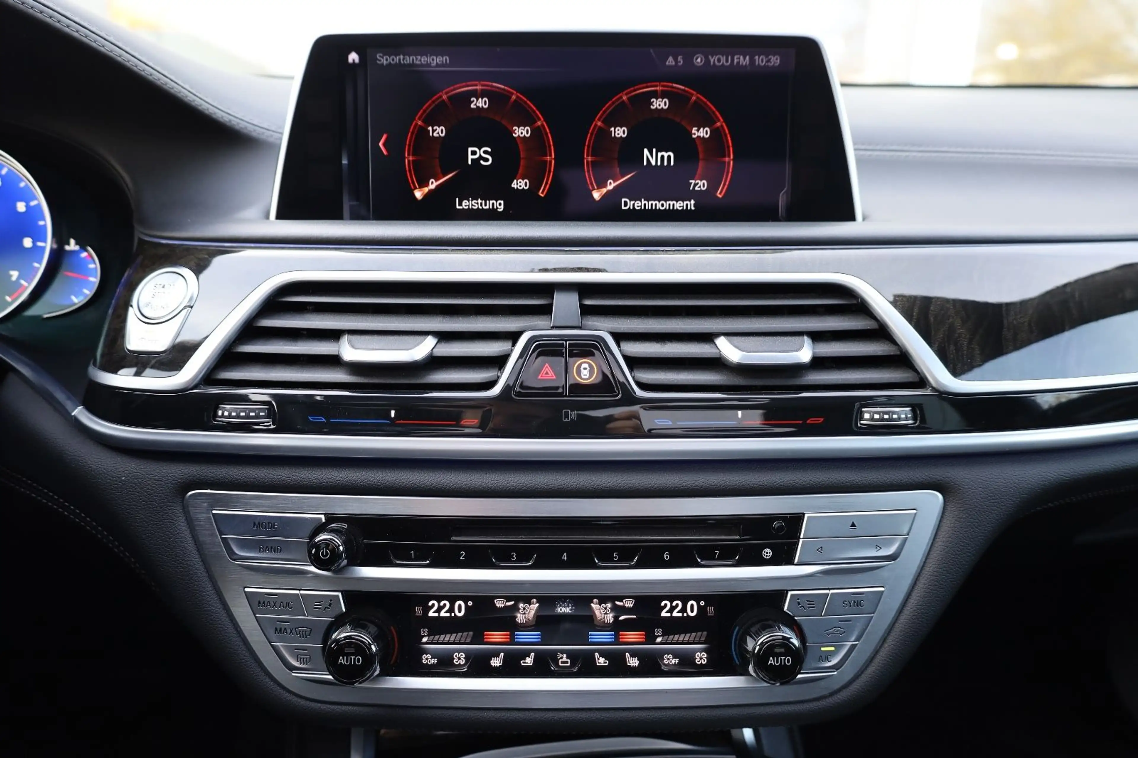 BMW 750 Li/M/360*/HUD/MASSAGE/SKYLOUNGE/B&W/PANO/R20 — photo 14