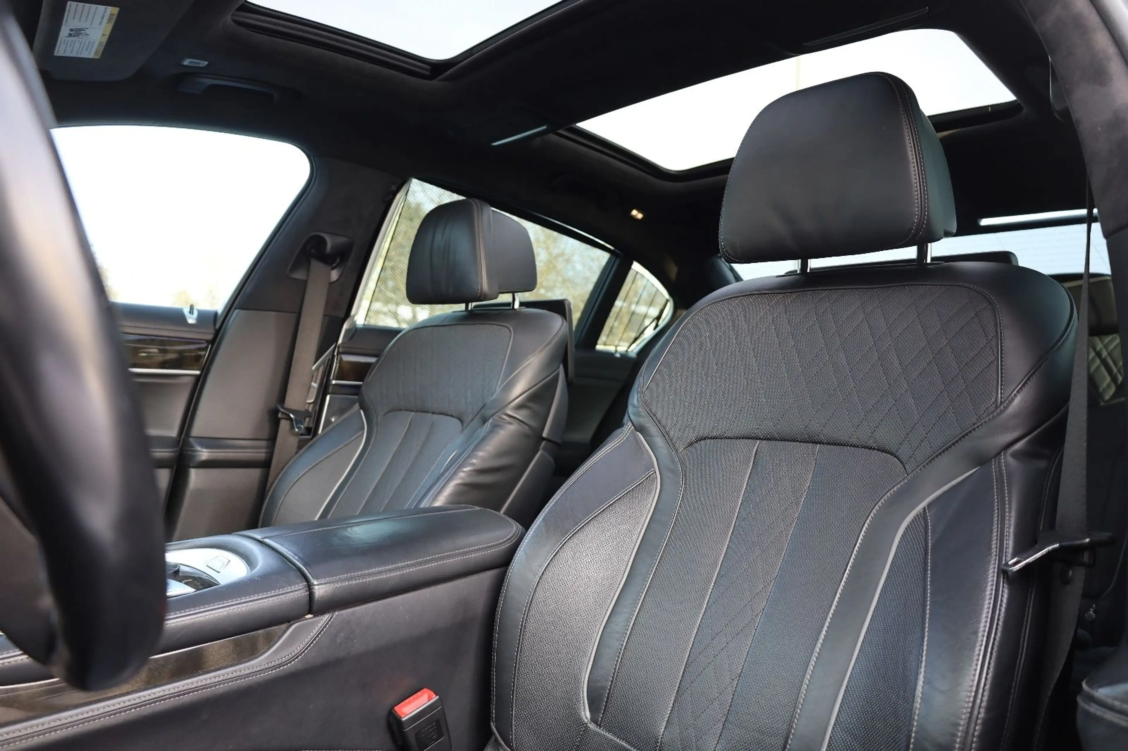 BMW 750 Li/M/360*/HUD/MASSAGE/SKYLOUNGE/B&W/PANO/R20 — photo 10