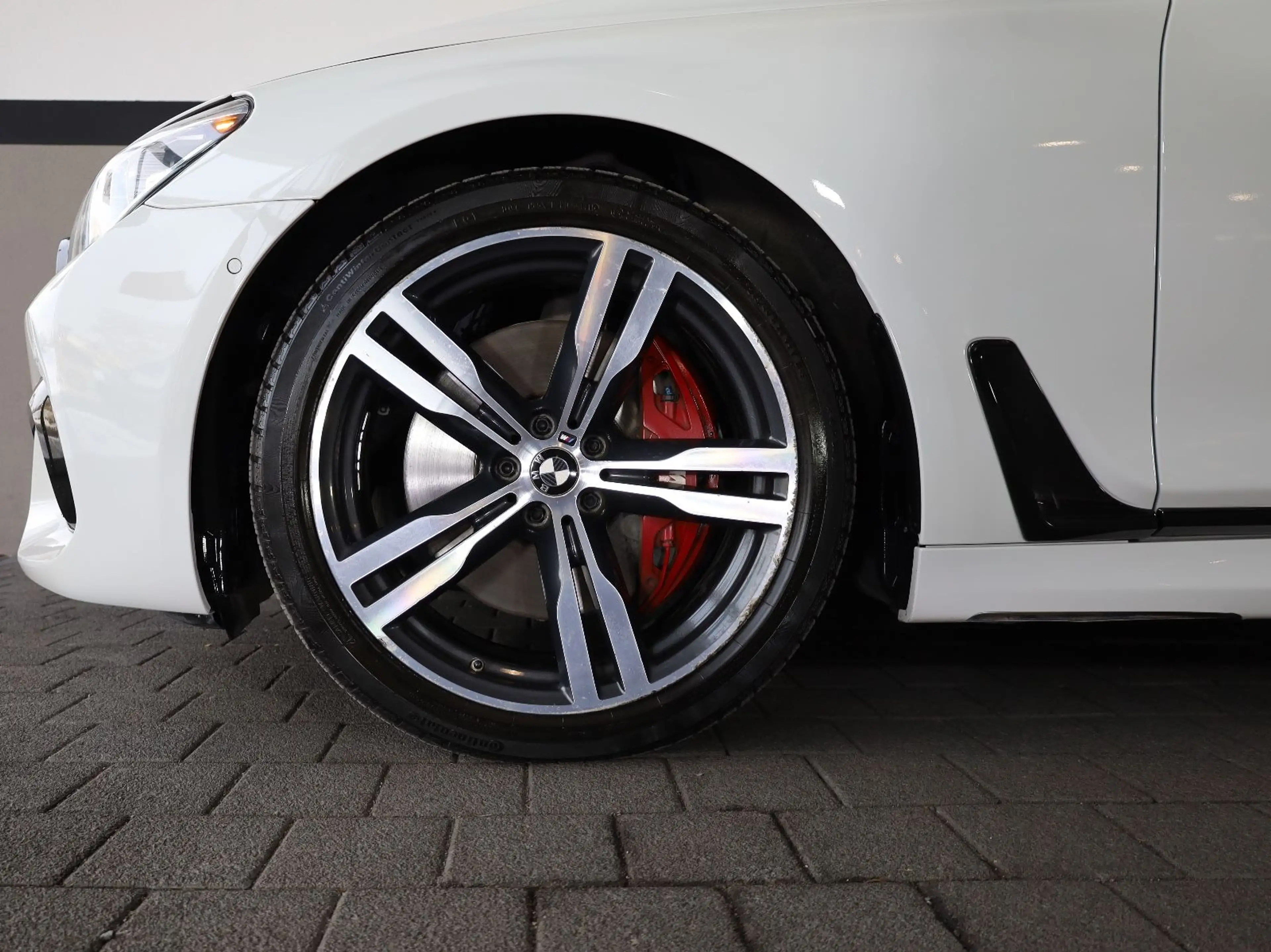 BMW 750 Li/M/360*/HUD/MASSAGE/SKYLOUNGE/B&W/PANO/R20 — photo 4