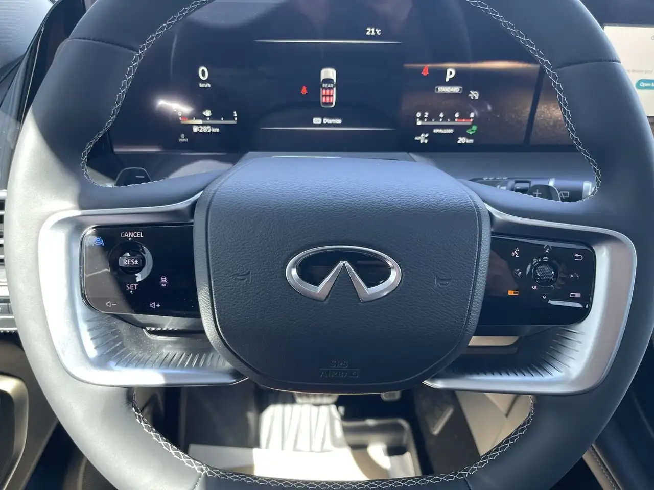 Infiniti QX80 снимка Infiniti QX80