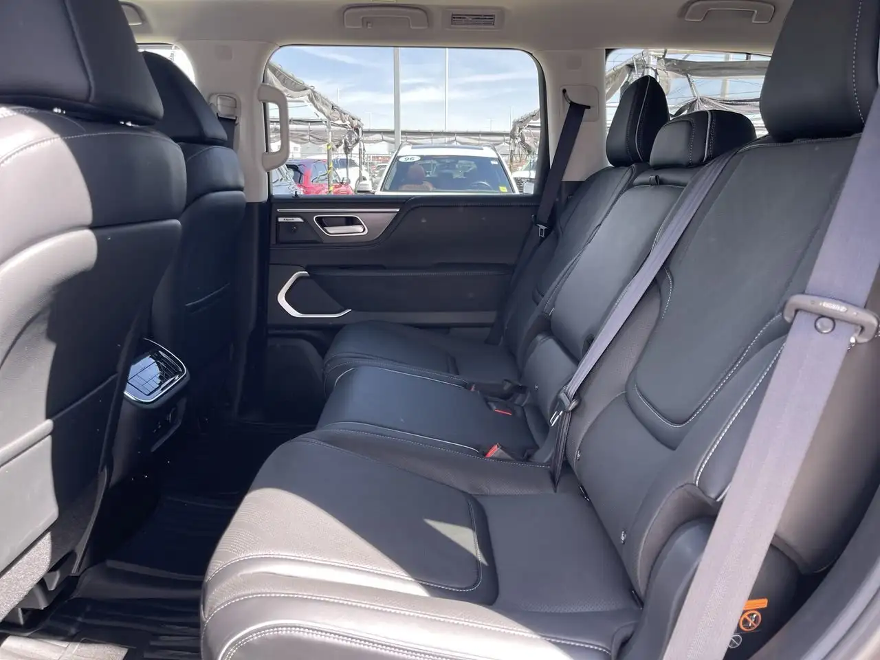 Infiniti QX80 снимка Infiniti QX80