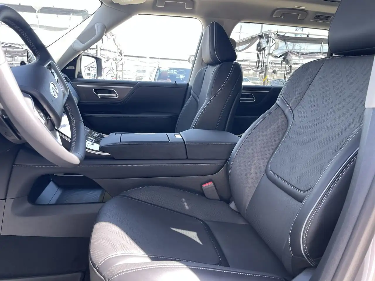 Infiniti QX80 снимка Infiniti QX80