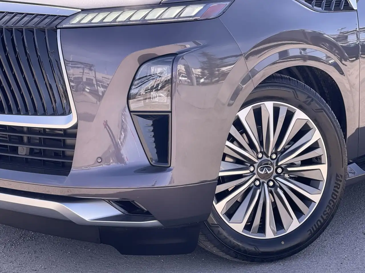 Infiniti QX80 снимка Infiniti QX80