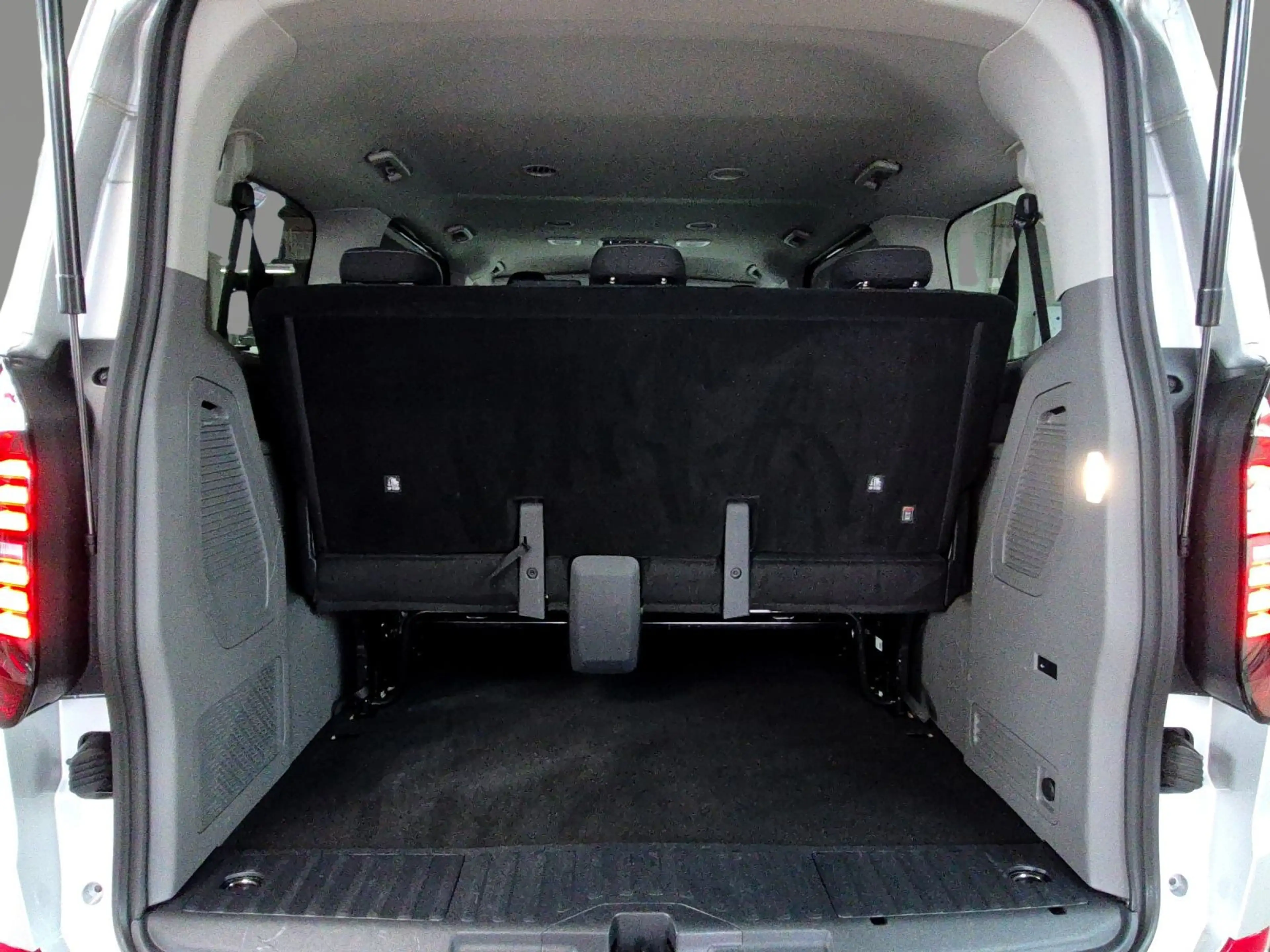 Volkswagen T7 Caravelle 2.0 TDI AUT. 4M AHK NAV KAM 9S SHZ — photo 7