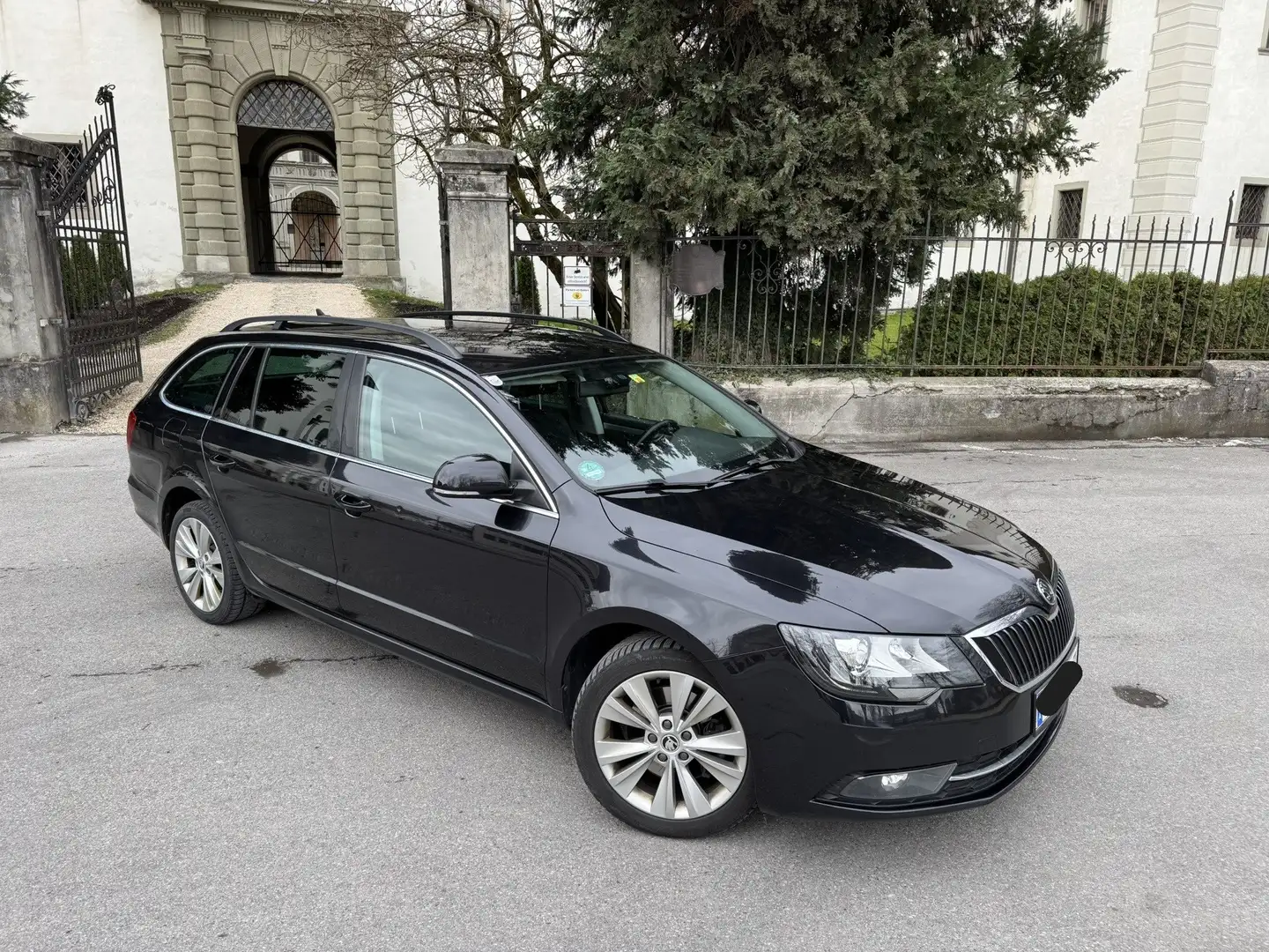 Skoda Superb Raumwunder optional mit Dach-Skiträger Чорний - 1