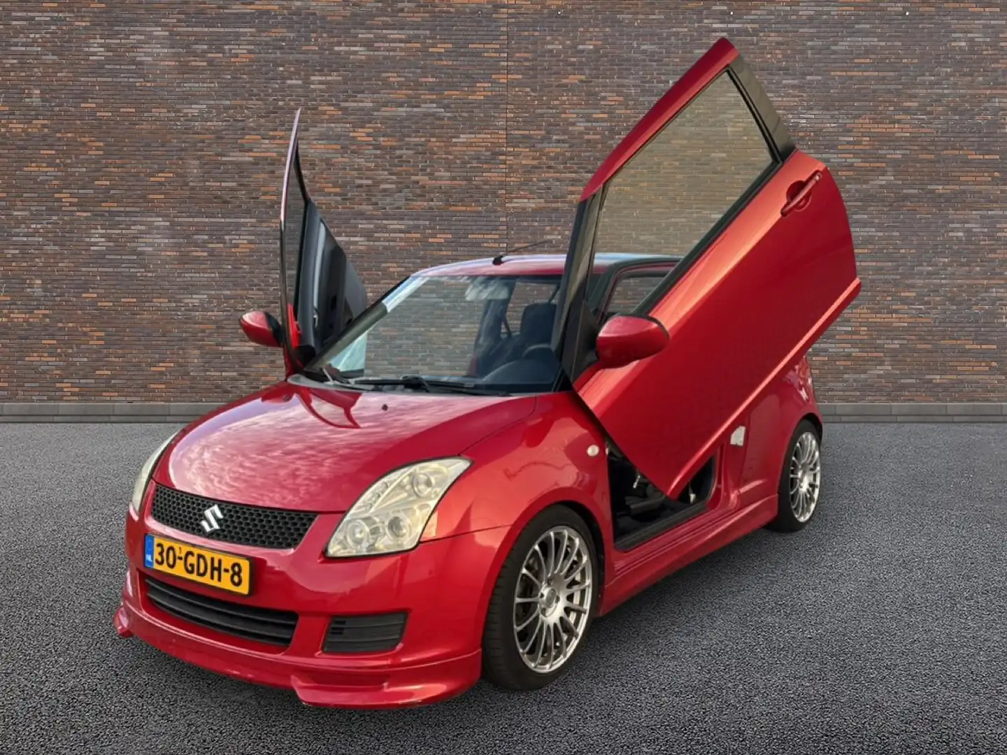 Suzuki Swift 1.3 VLEUGELDEUREN UNIEK! Rood - 2
