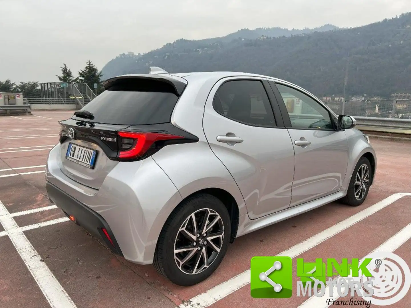 Toyota Yaris 1.5 Hybrid 5 porte Trend Grigio - 1