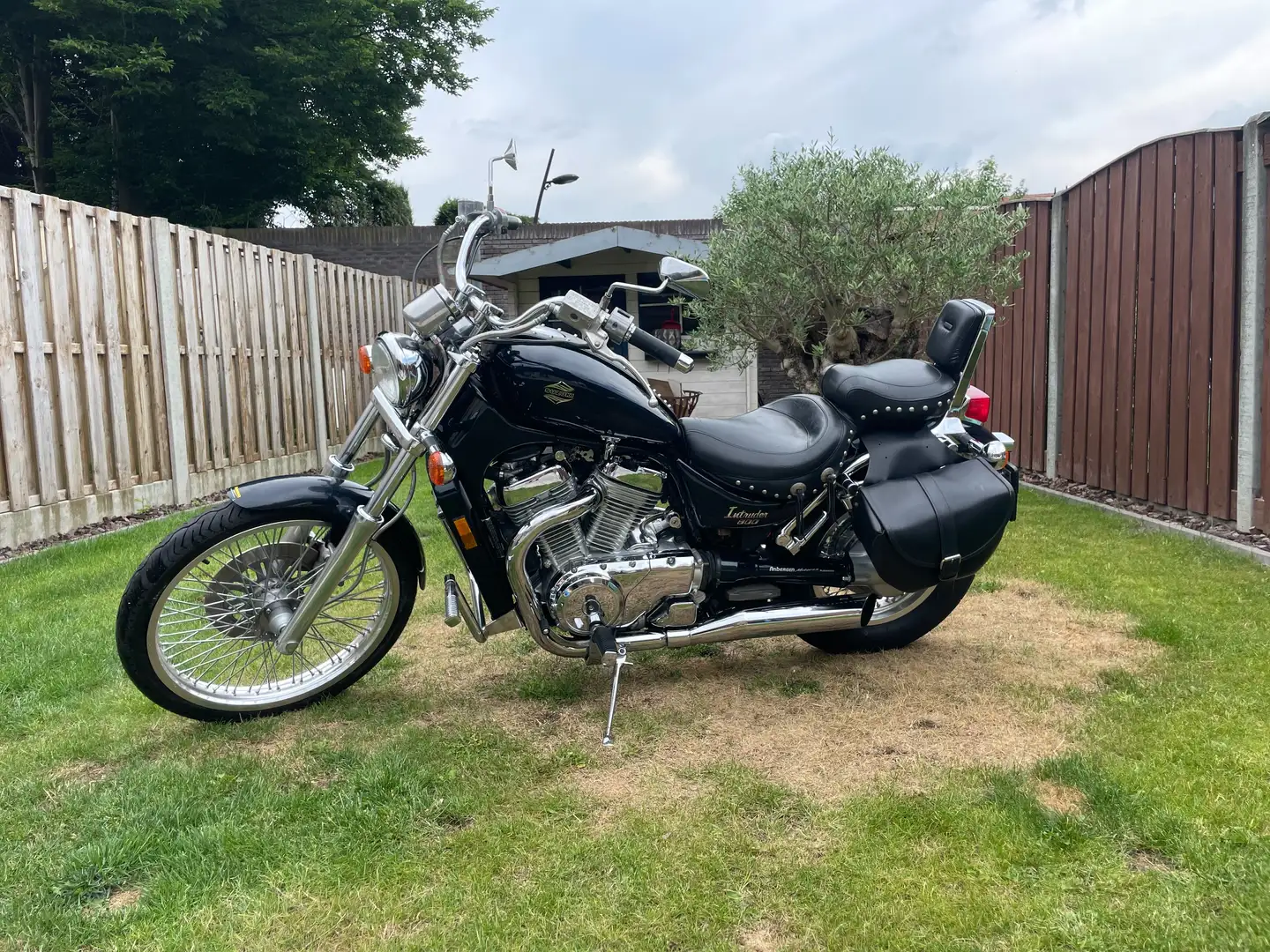Suzuki Intruder C VS800 Чорний - 1