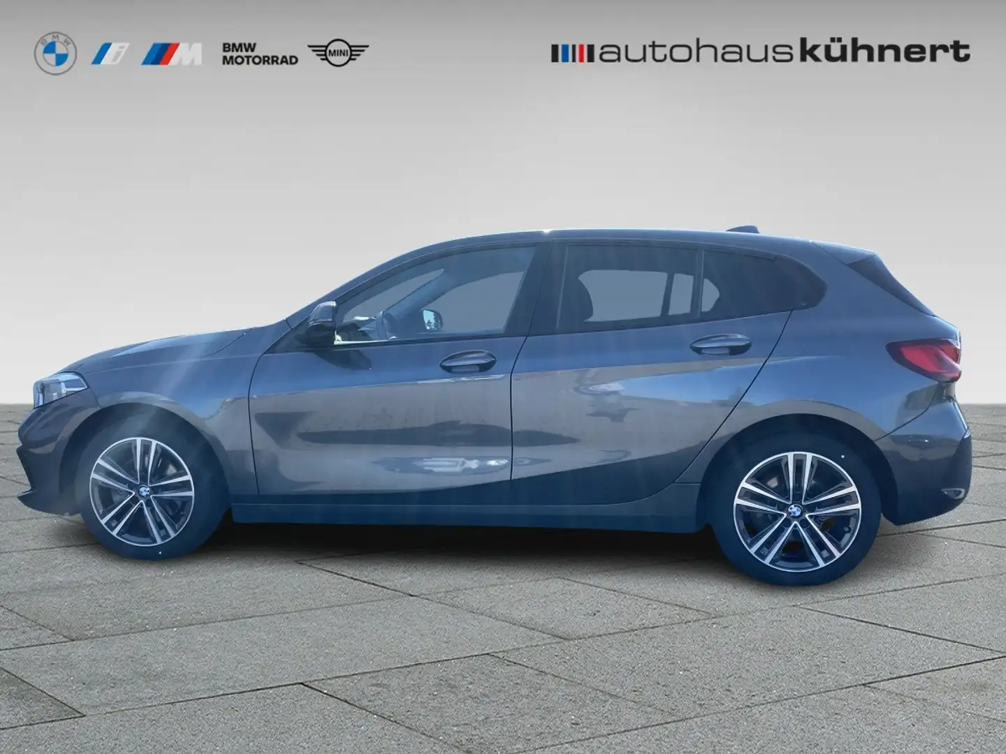 BMW 118 d 5-Türer Sport Line ACC SpurAss AHK ParkAss RFK Grau - 2