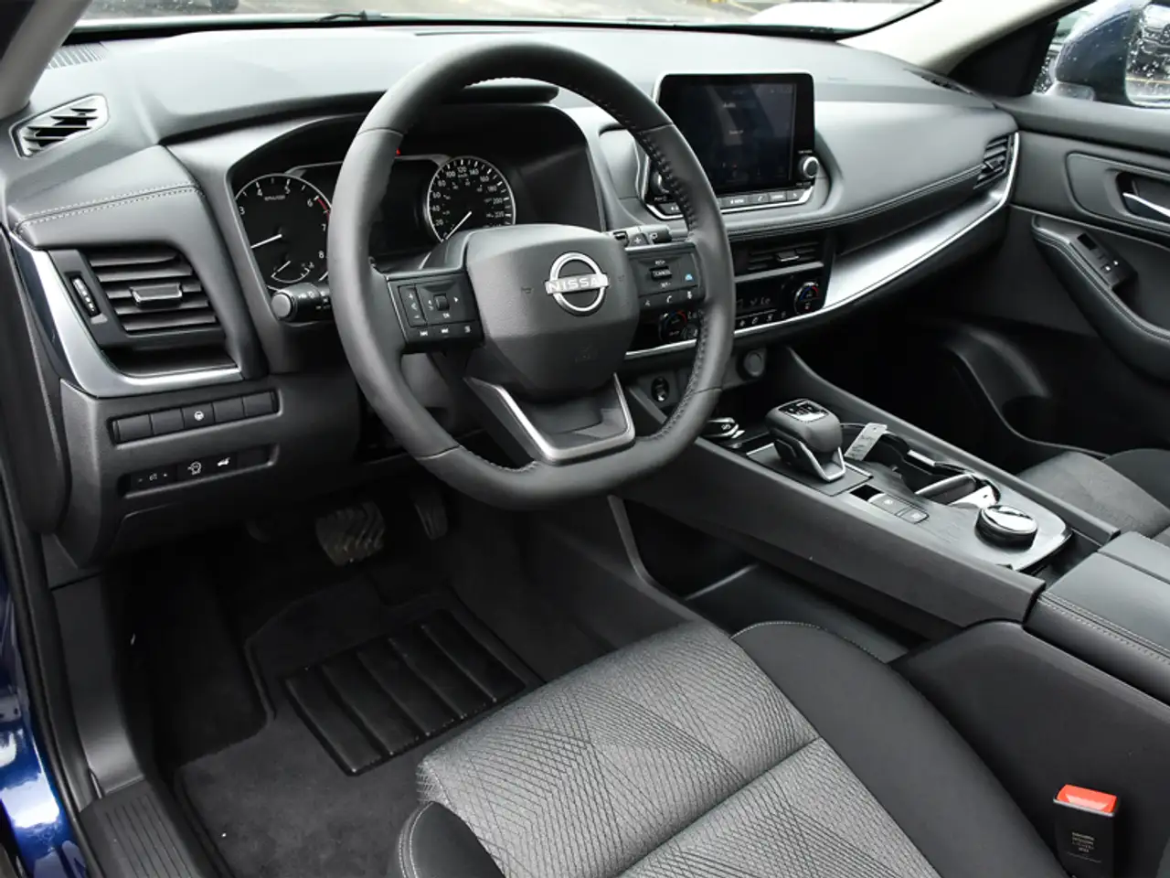 Nissan Rogue снимка Nissan Rogue