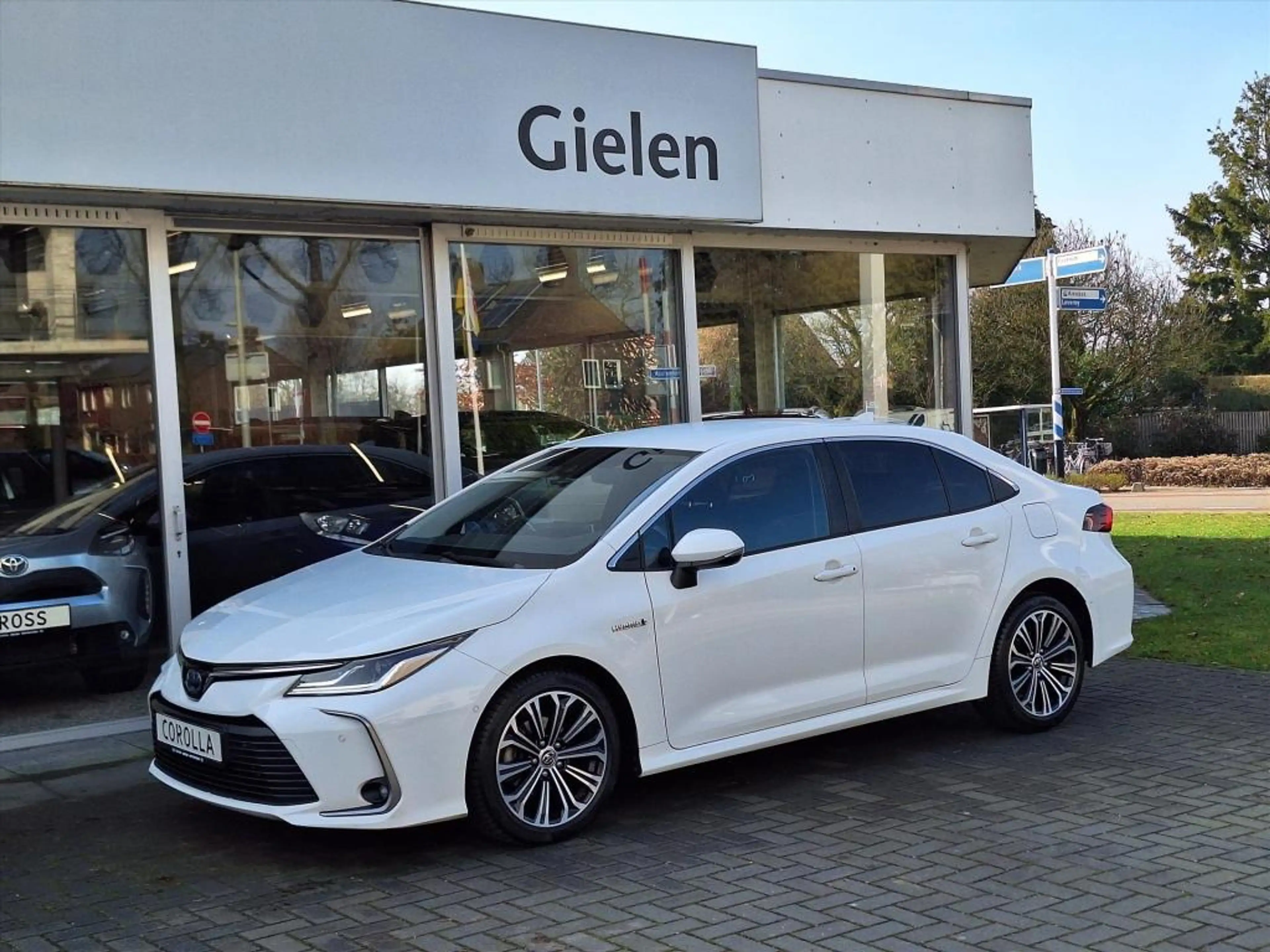 Toyota Corolla Sedan 1.8 Hybrid Style | Parkeersensoren, Navigati — photo 31