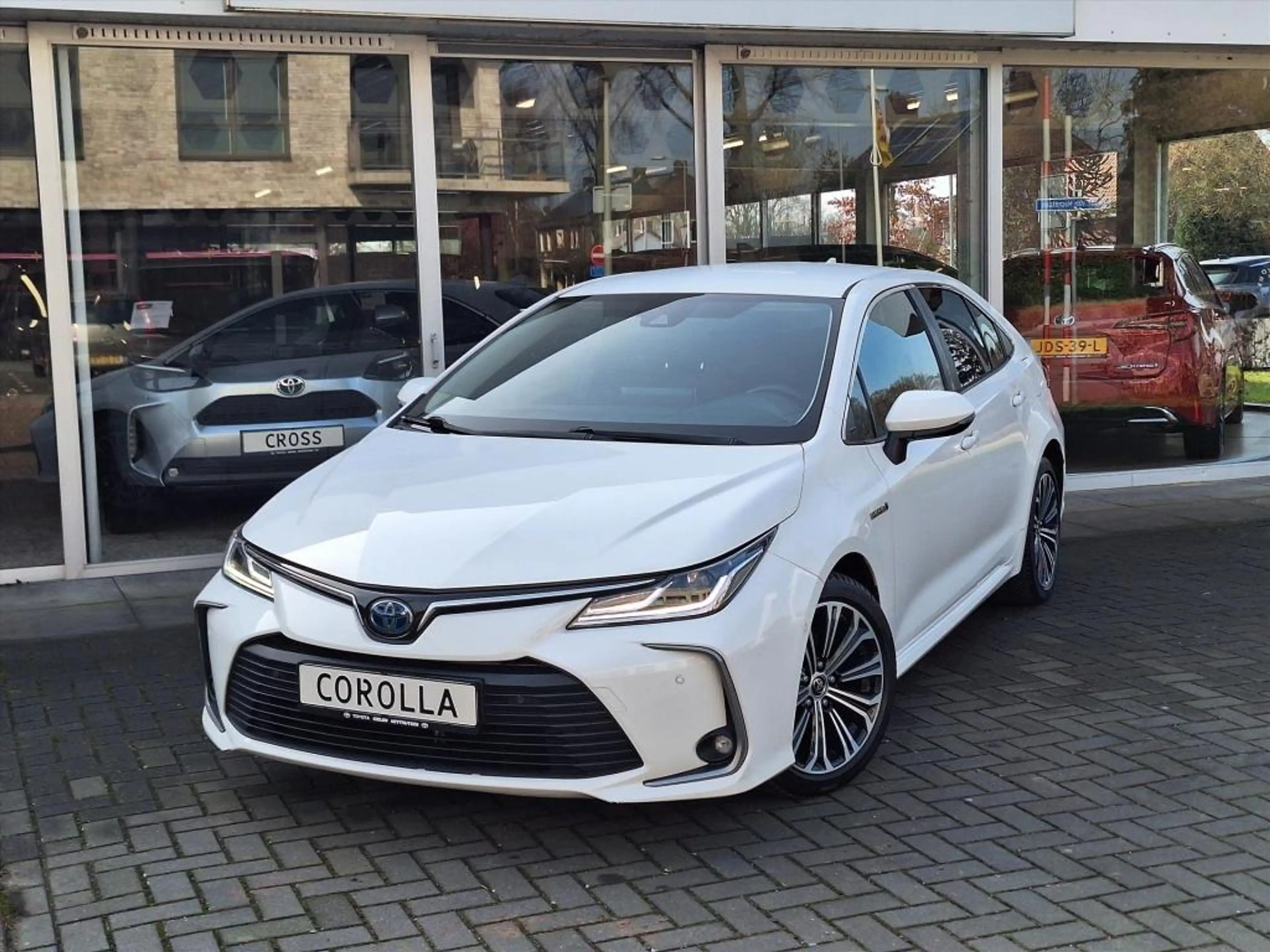 Toyota Corolla Sedan 1.8 Hybrid Style | Parkeersensoren, Navigati — photo 2