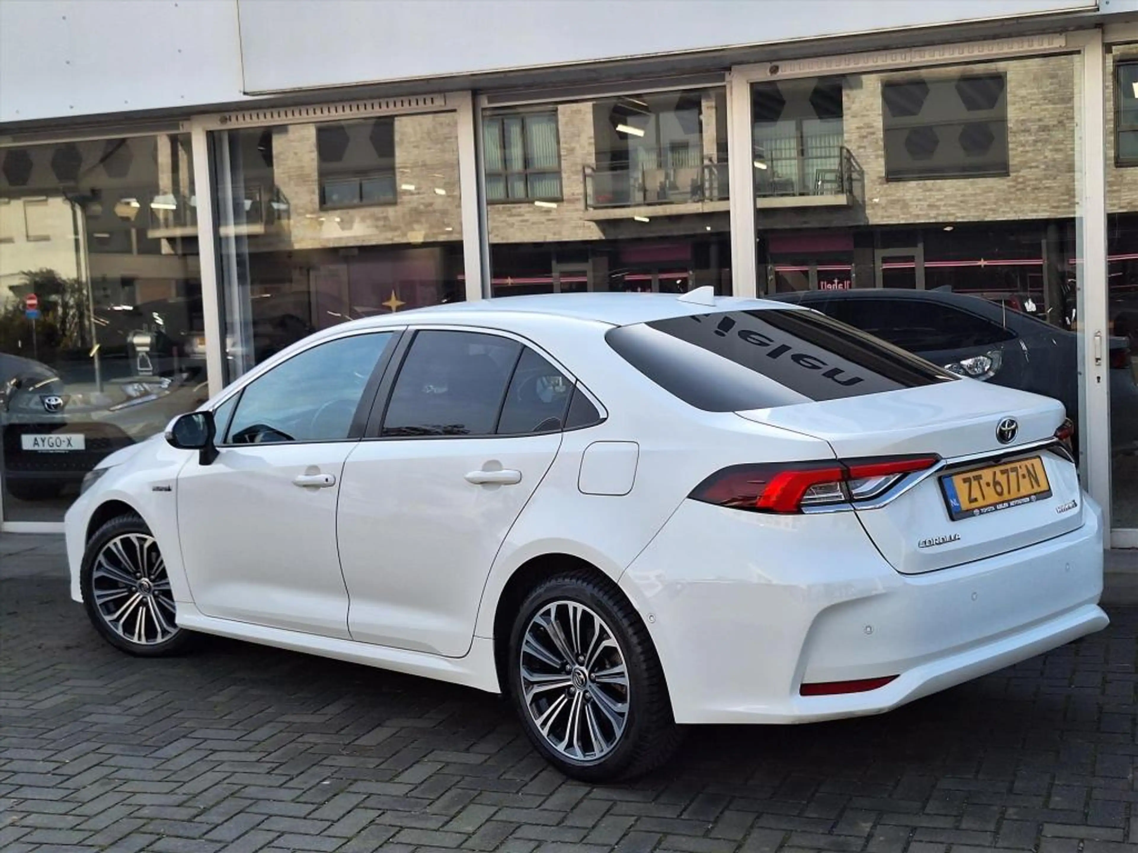 Toyota Corolla Sedan 1.8 Hybrid Style | Parkeersensoren, Navigati — photo 33