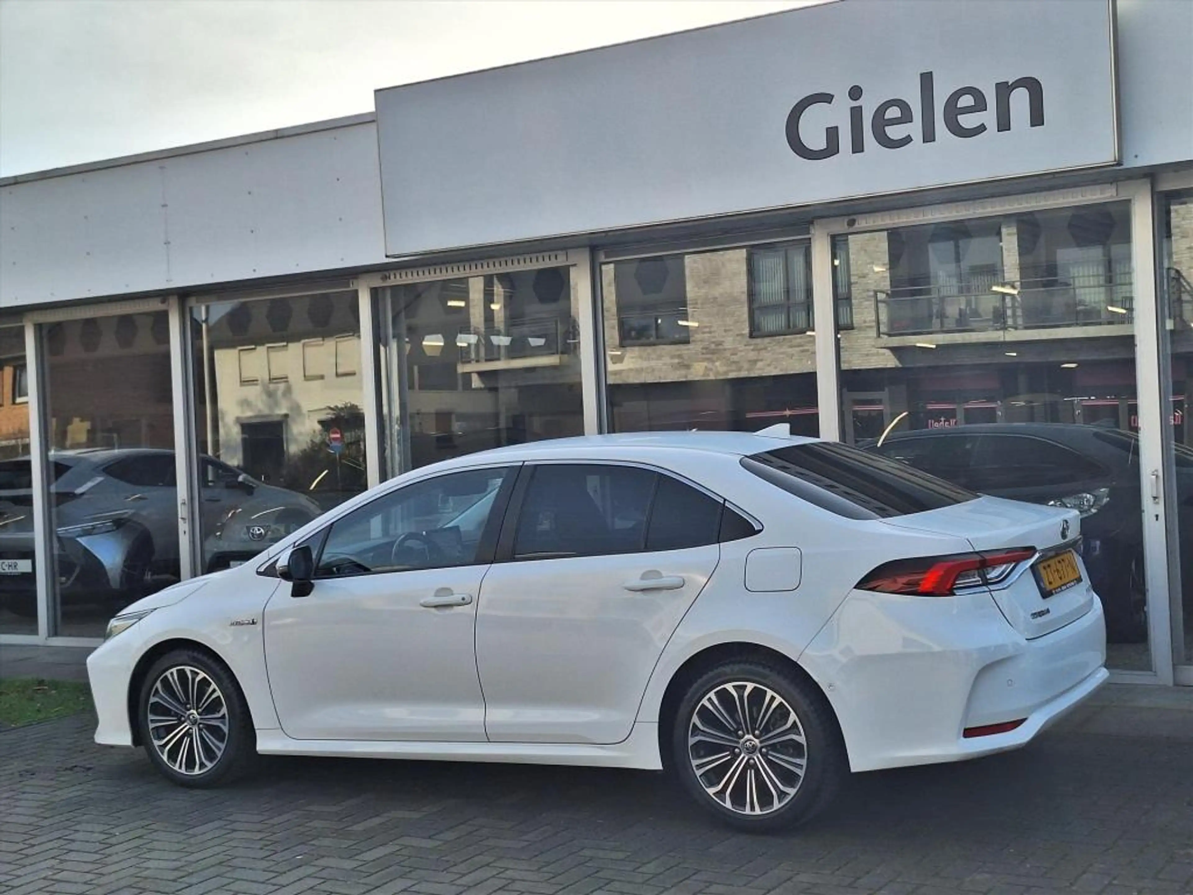 Toyota Corolla Sedan 1.8 Hybrid Style | Parkeersensoren, Navigati — photo 29