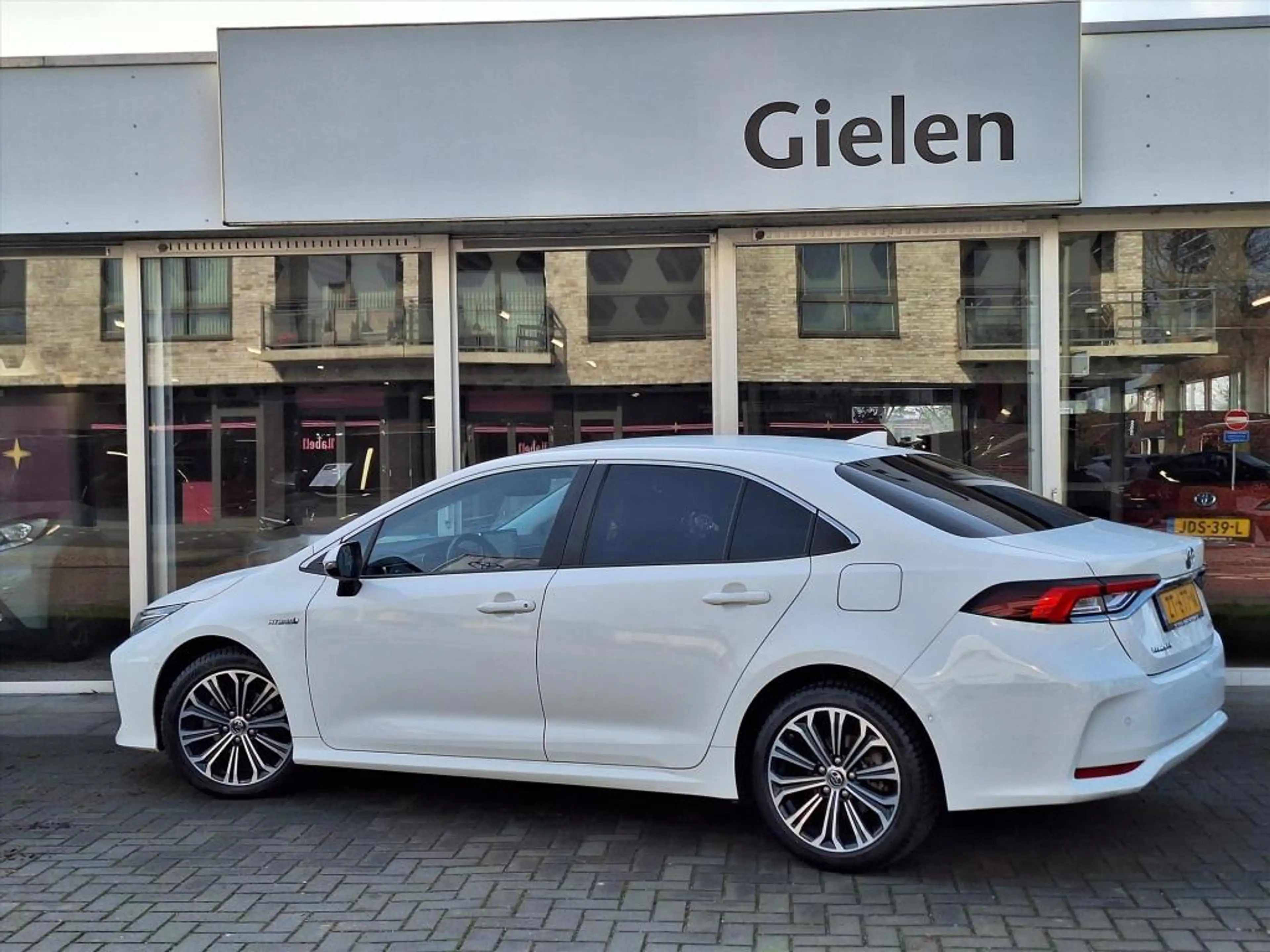 Toyota Corolla Sedan 1.8 Hybrid Style | Parkeersensoren, Navigati — photo 32
