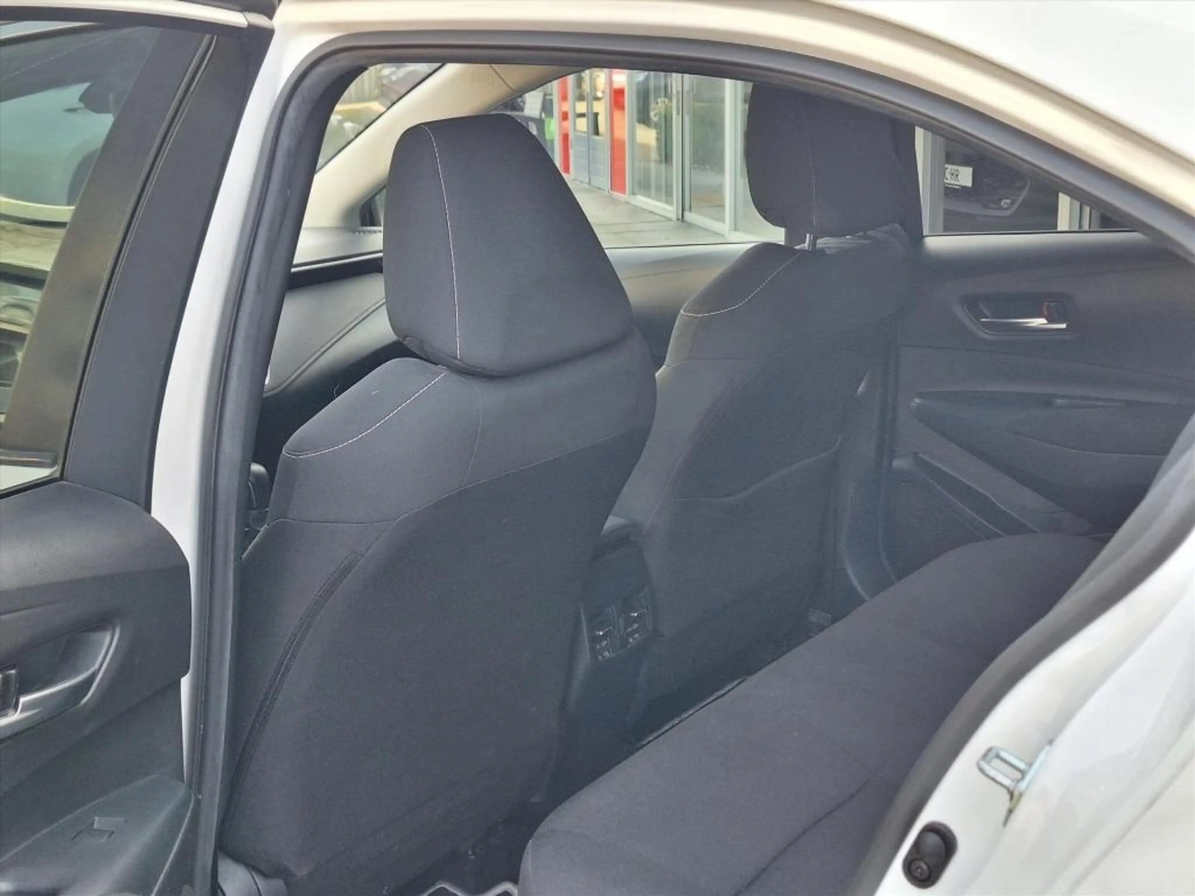 Toyota Corolla Sedan 1.8 Hybrid Style | Parkeersensoren, Navigati — photo 12