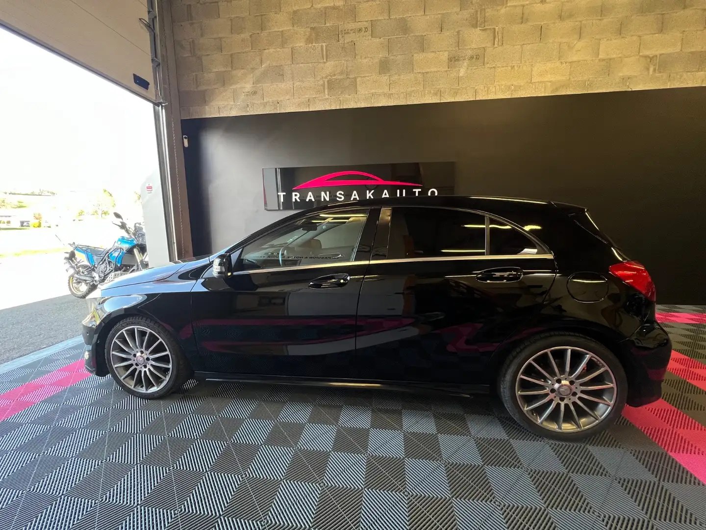 Mercedes-Benz Fascination Negru - 2