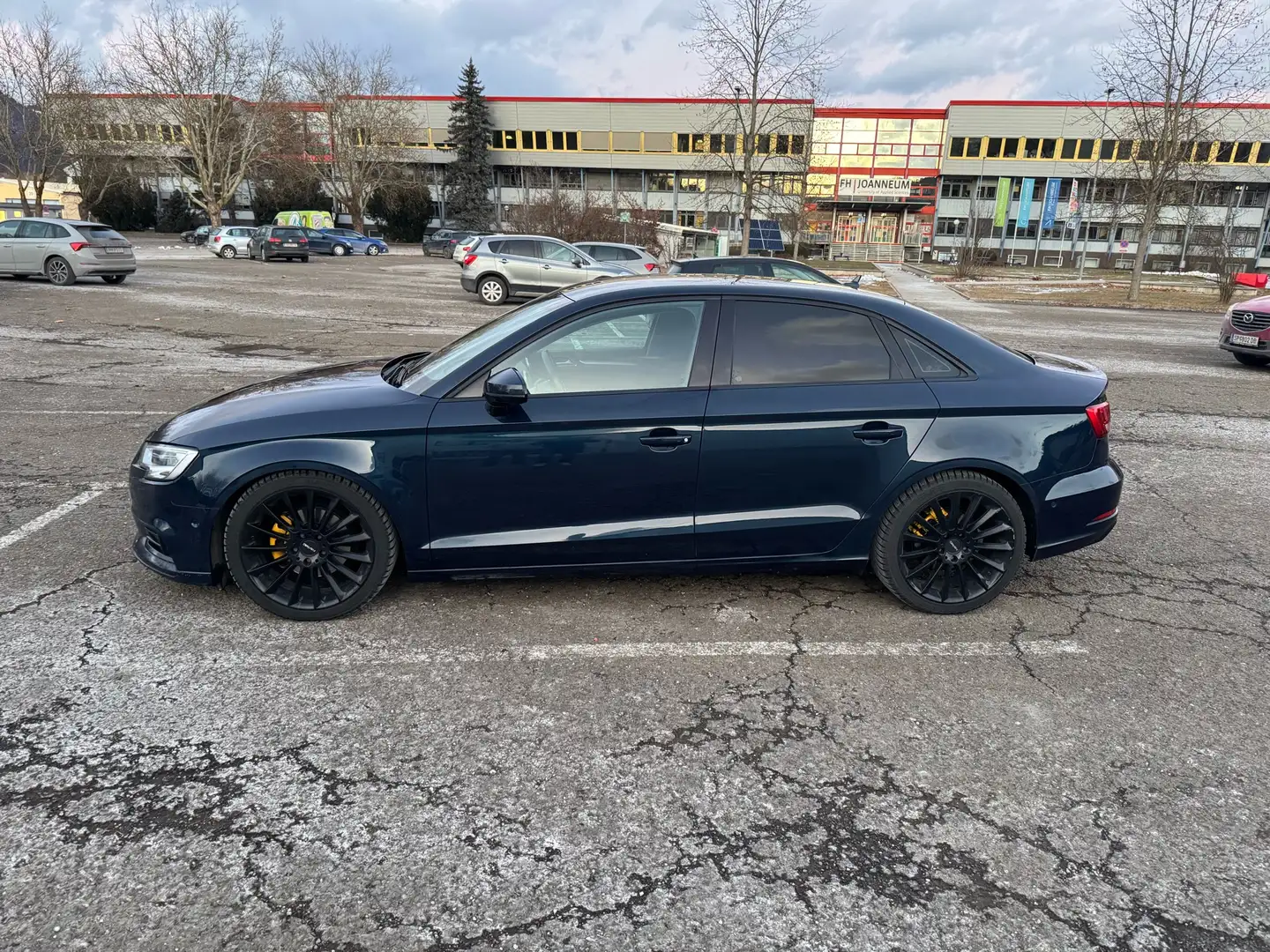 Audi A3 Limousine, Black Edition, Vollledersitze, Massage - 2