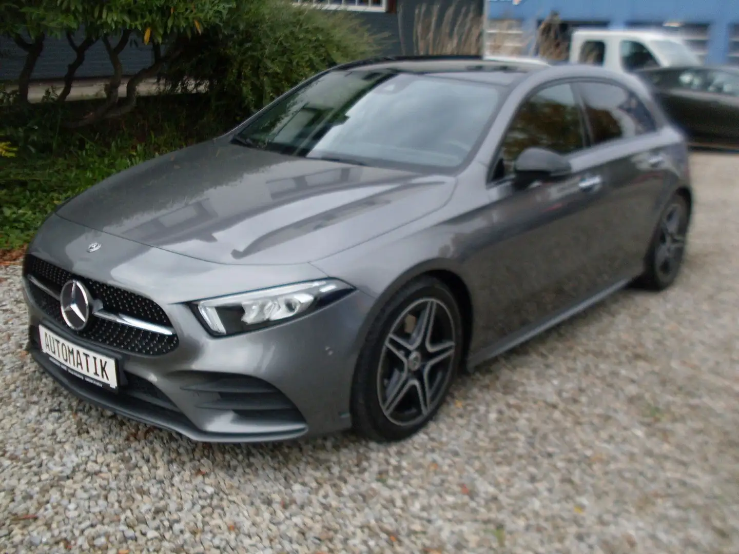 Mercedes-Benz A 220 AMG-Line Grau - 2