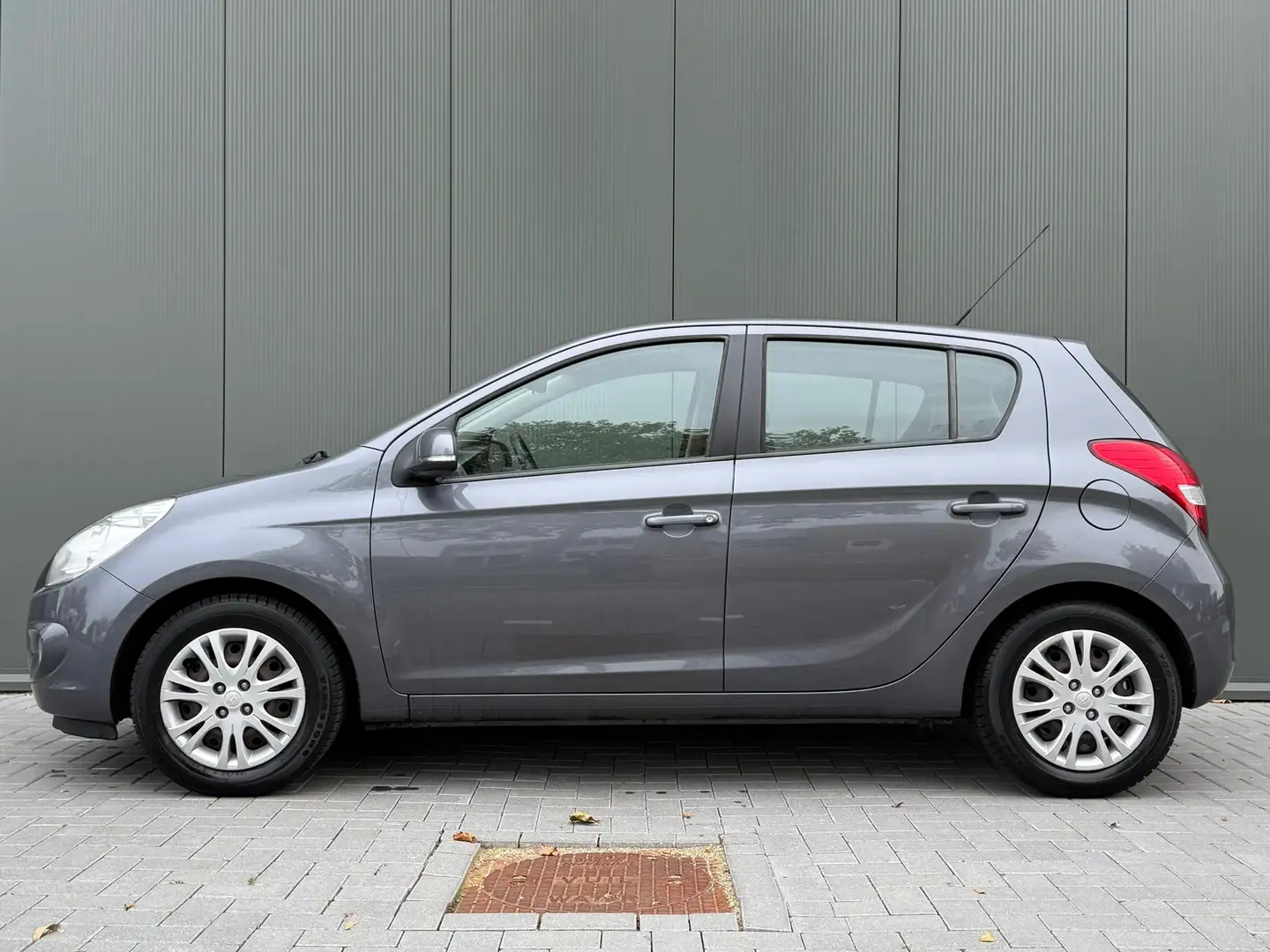 Hyundai i20 1.2i-Motion, Nieuwe APK, Zuinig & Betrouwbaar, Air Grijs - 2