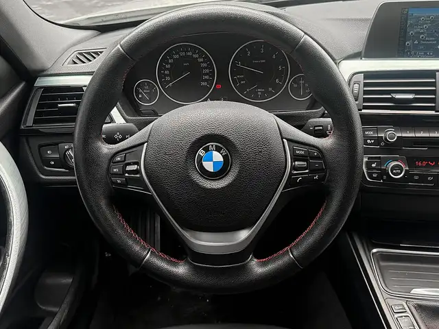 BMW 3 Series view 11