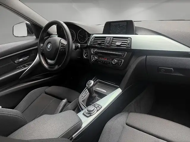 BMW 3 Series view 10