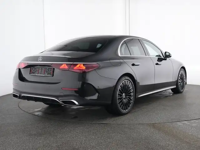 Mercedes-Benz E-Class view 3