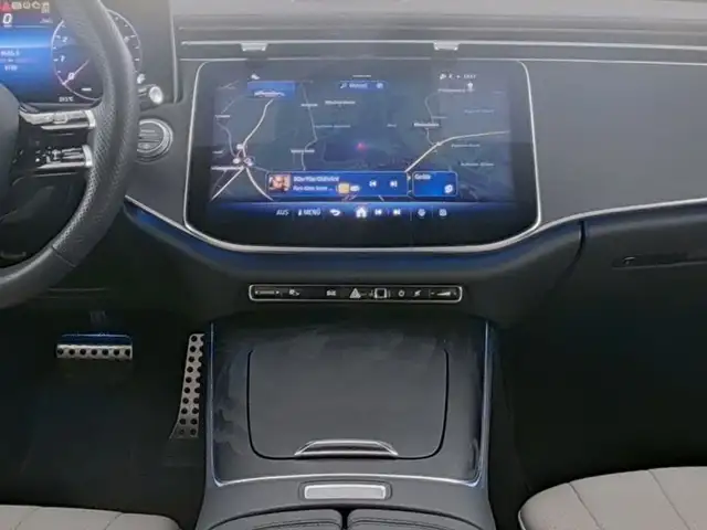Mercedes-Benz E-Class view 8