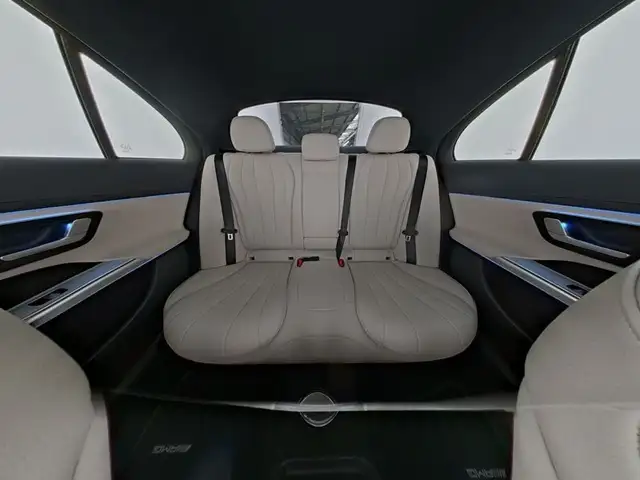 Mercedes-Benz E-Class view 9