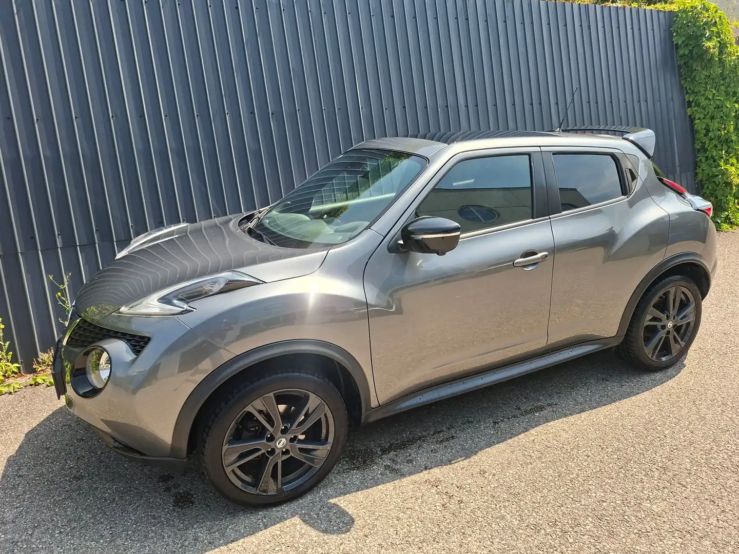 Nissan Juke 1,2 DIG-T N-Connecta Grau - 1