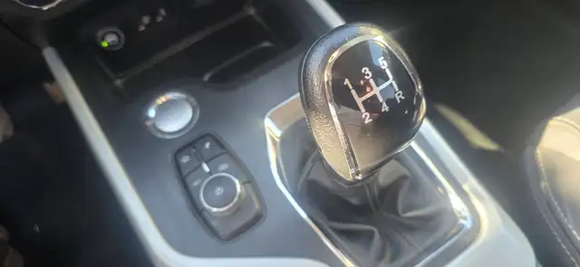 DR Automobiles DR4 view 9