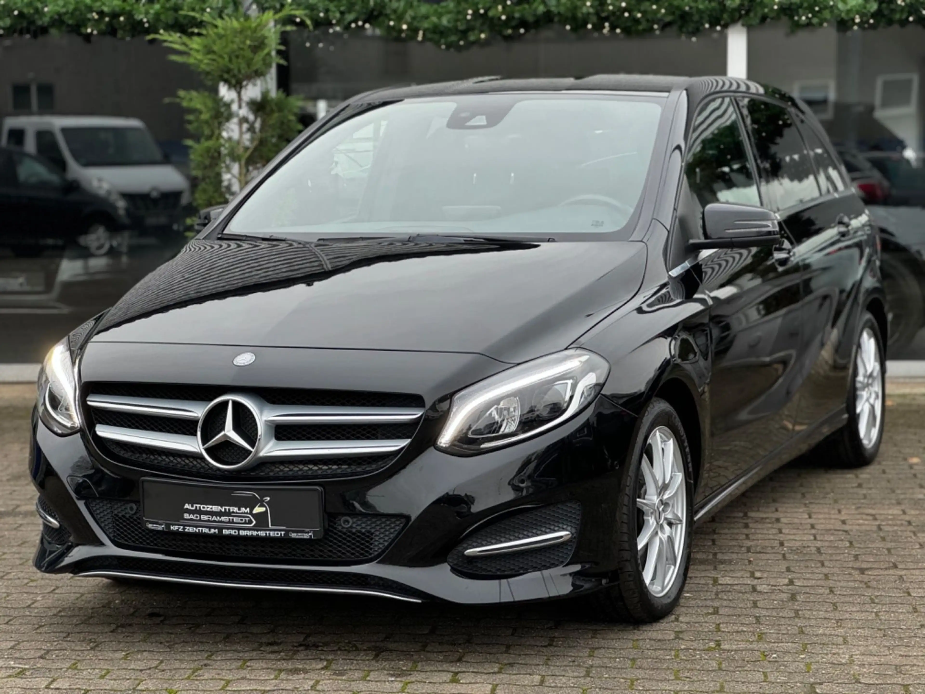 Mercedes-Benz B 180 CDI /VOLLLEDER|PDC|NAVI|LED neuer Motor