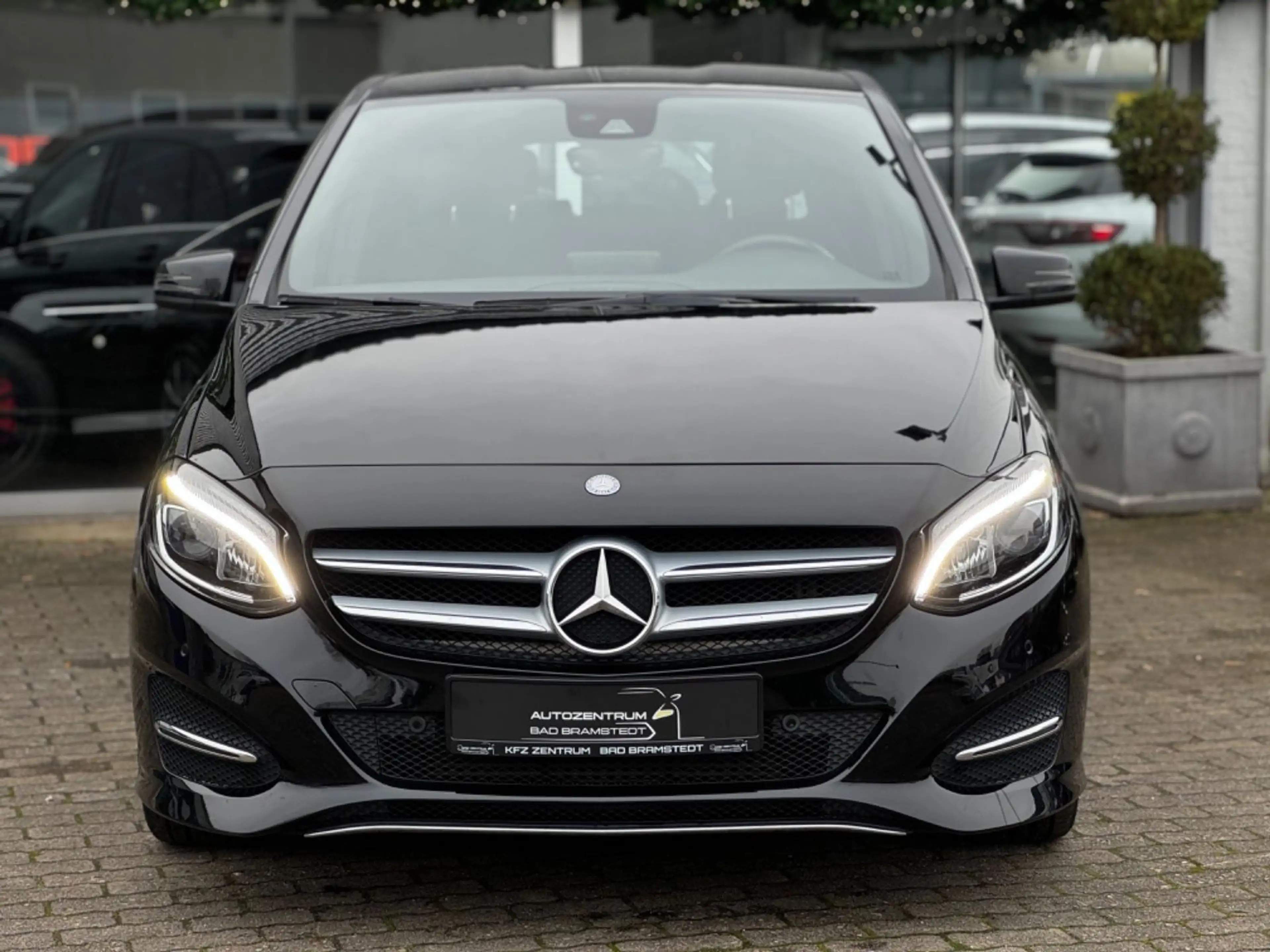 Mercedes-Benz B 180 CDI /VOLLLEDER|PDC|NAVI|LED neuer Motor — photo 2