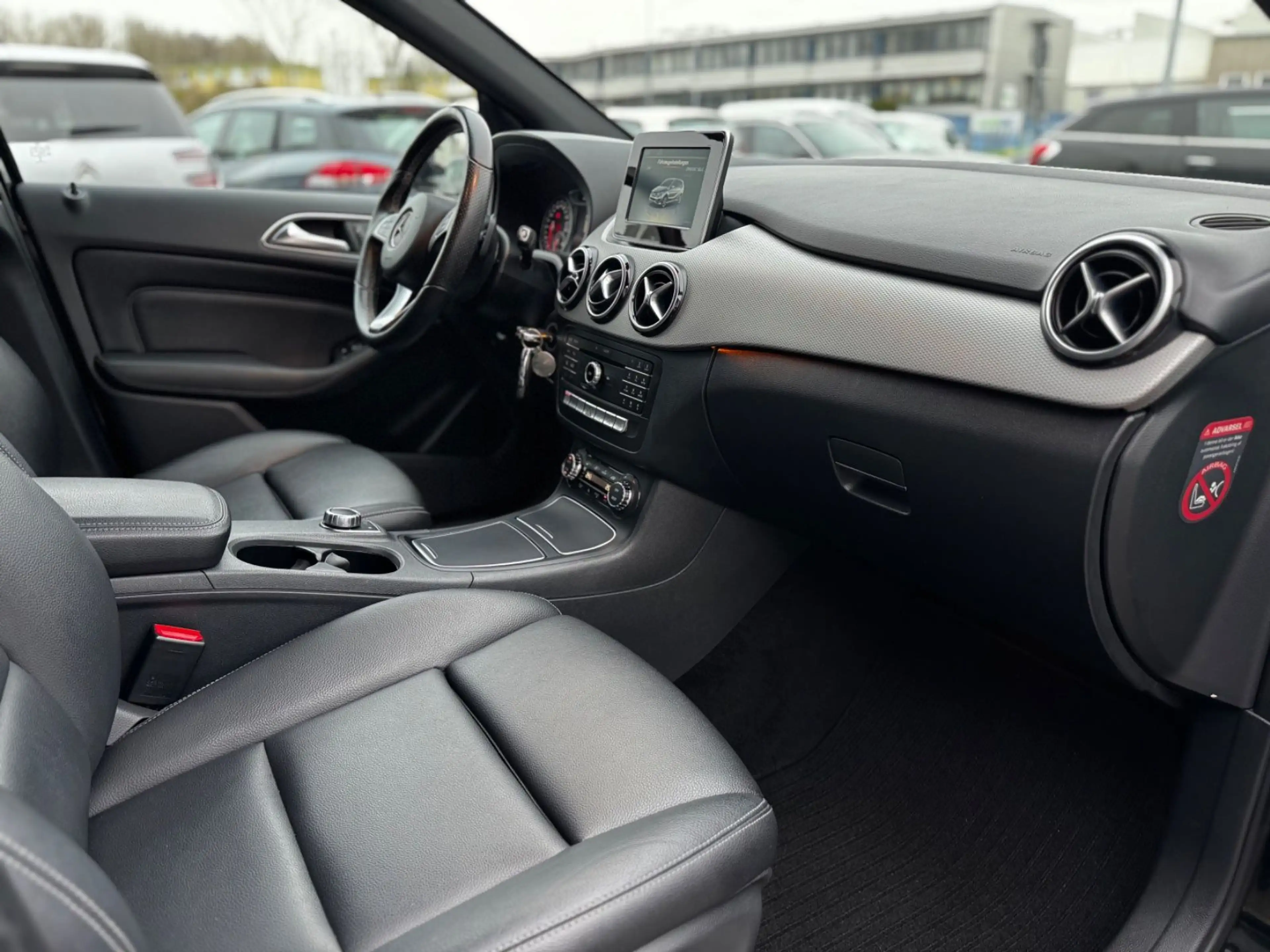 Mercedes-Benz B 180 CDI /VOLLLEDER|PDC|NAVI|LED neuer Motor — photo 11