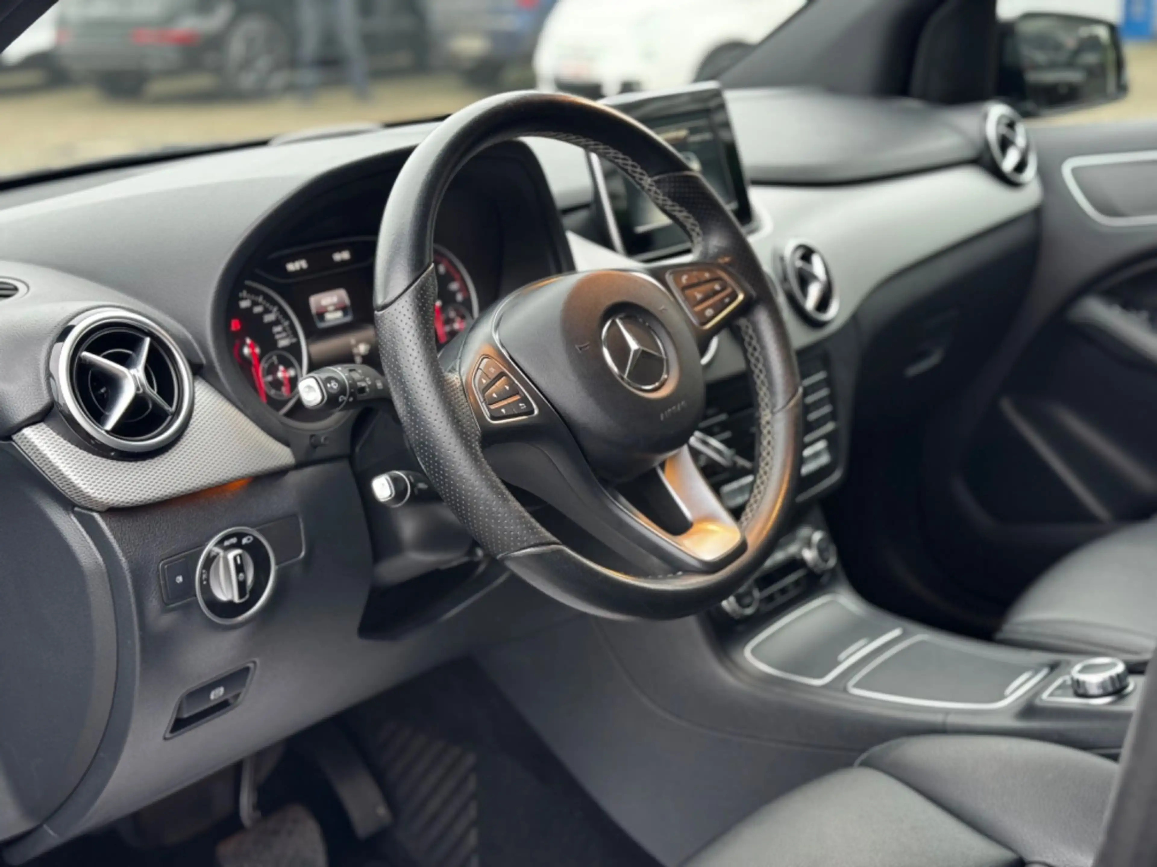 Mercedes-Benz B 180 CDI /VOLLLEDER|PDC|NAVI|LED neuer Motor — photo 9