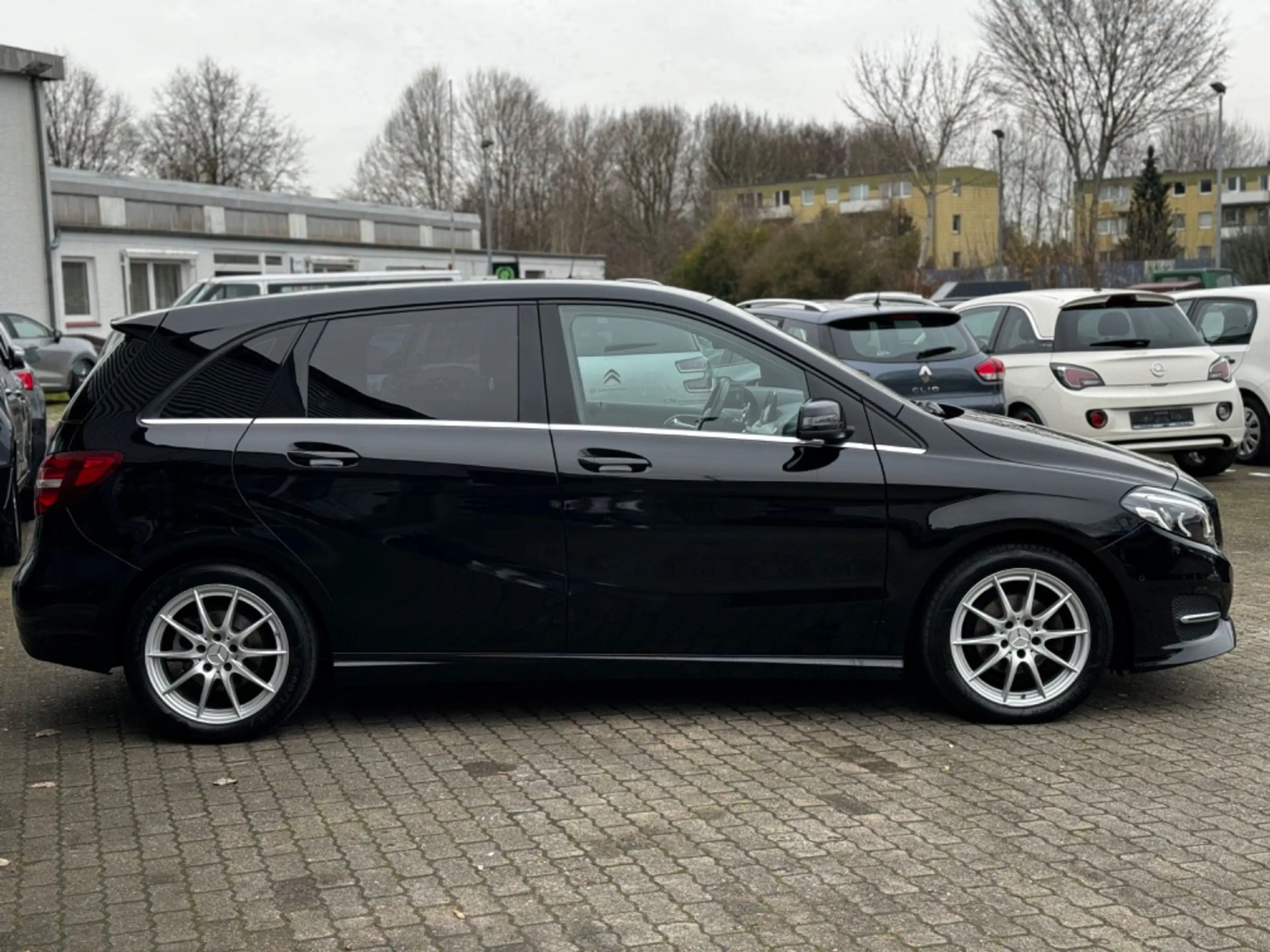 Mercedes-Benz B 180 CDI /VOLLLEDER|PDC|NAVI|LED neuer Motor — photo 6