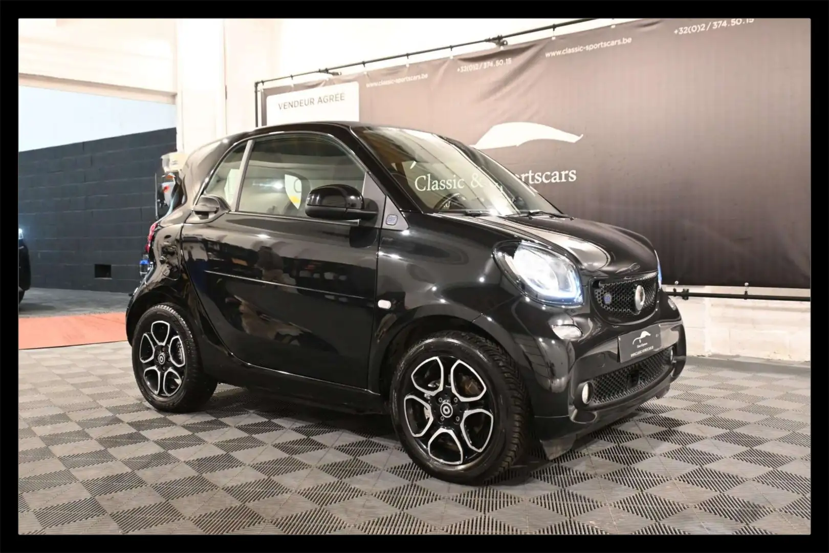 smart forTwo Fortwo EQ 17.6 kWh / CUIR / GPS NAVI / DISTRONIC Noir - 1