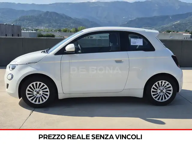 Fiat 500e view 2
