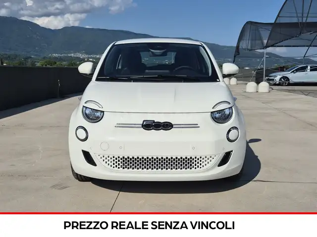 Fiat 500e view 6