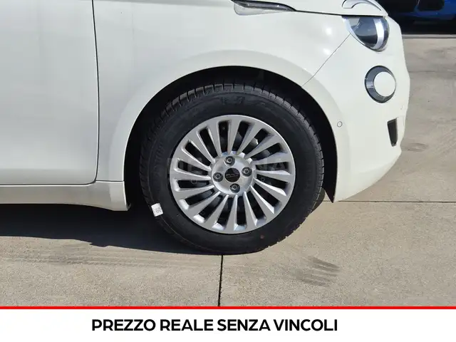 Fiat 500e view 14