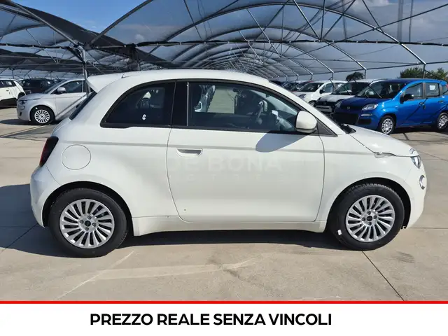 Fiat 500e view 5